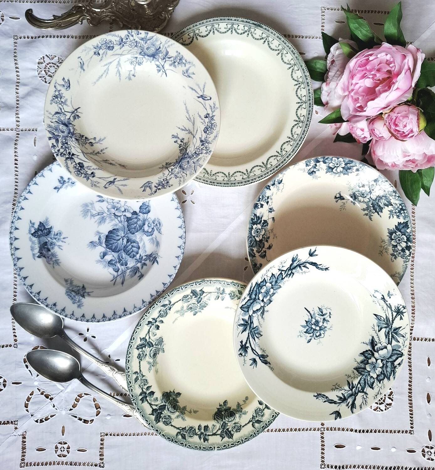 Antique deep plates in ironstone with a soup tureen.