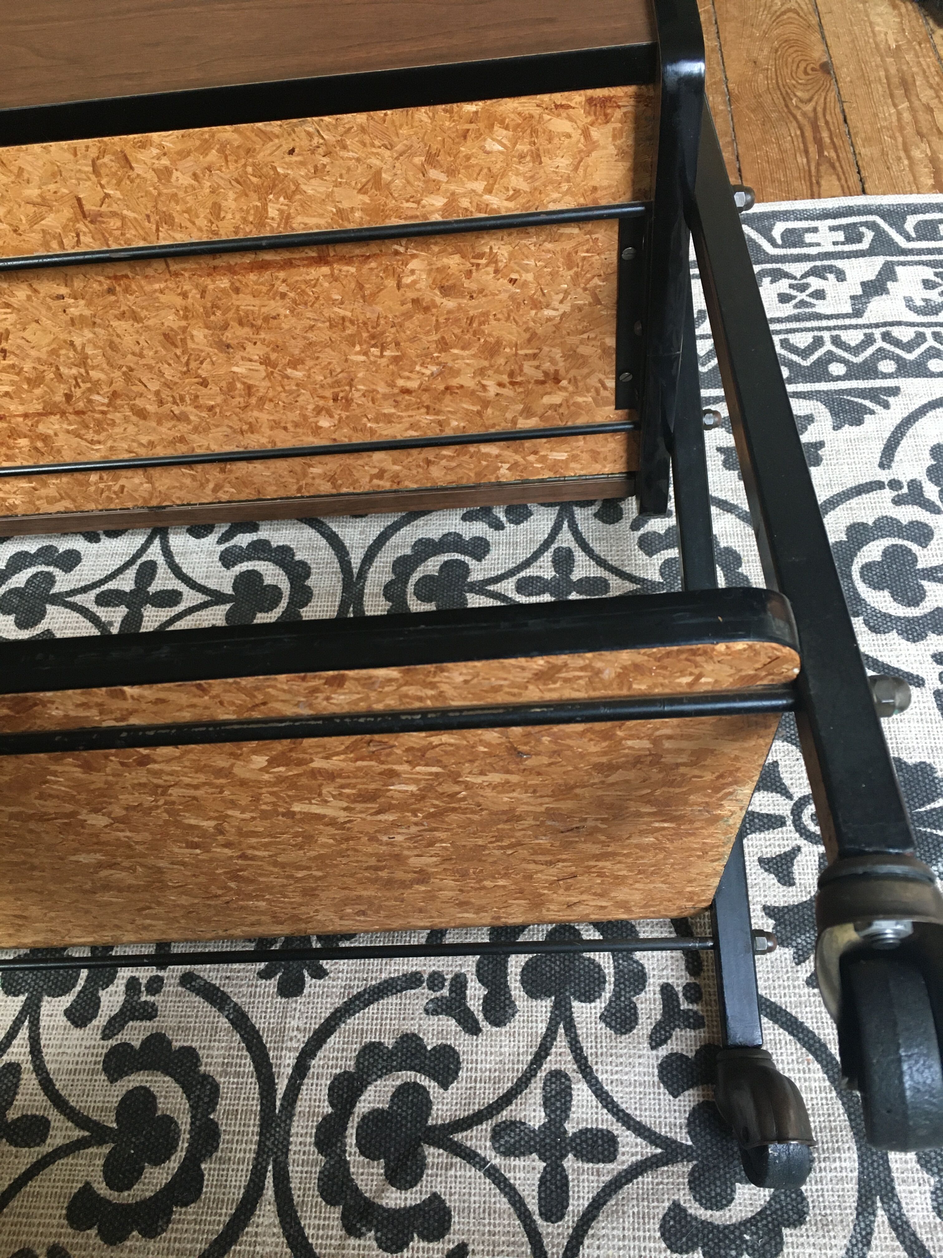 Meuble bar à roulettes en formica 50/60