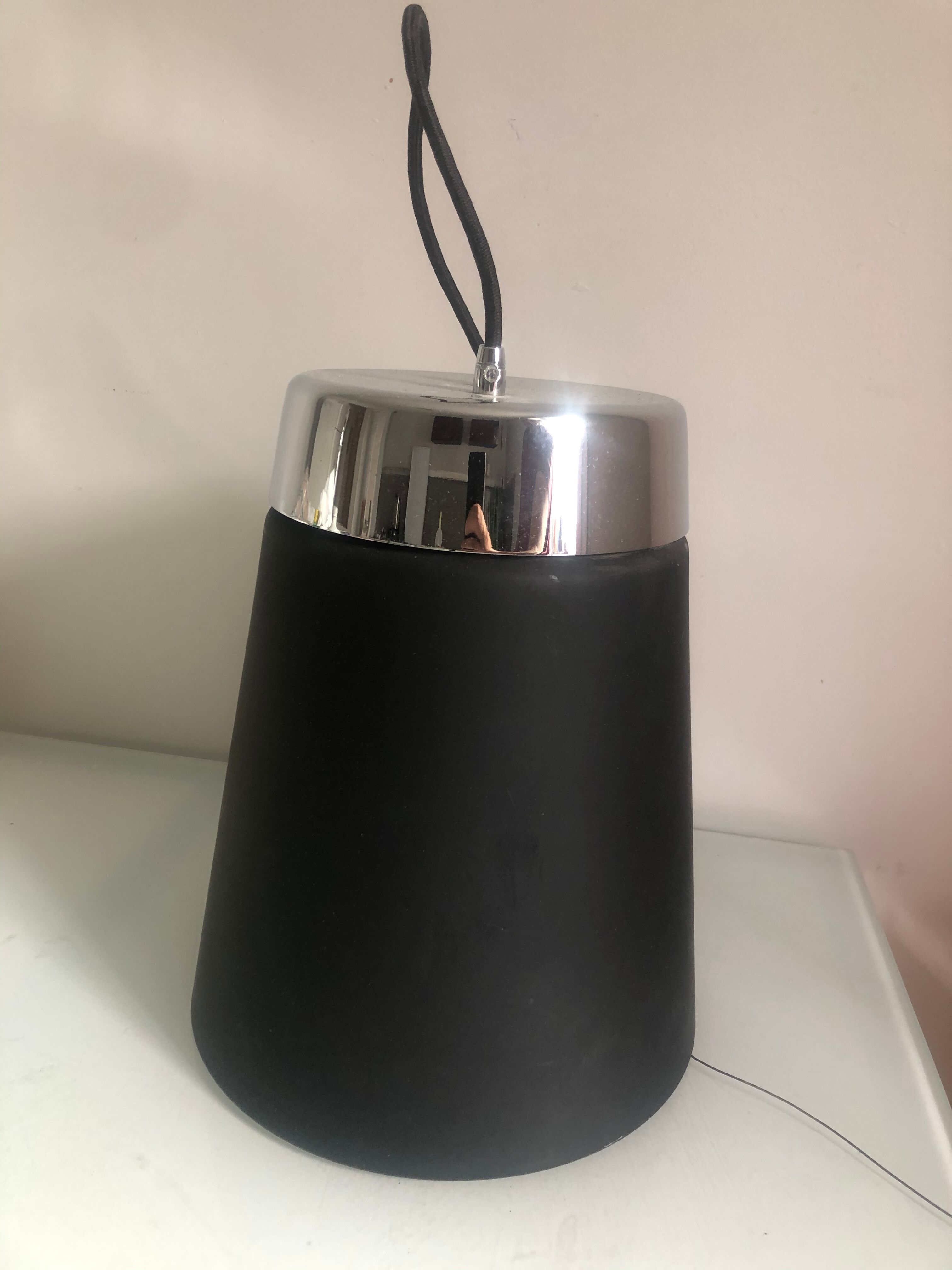 Black pendant lamp design