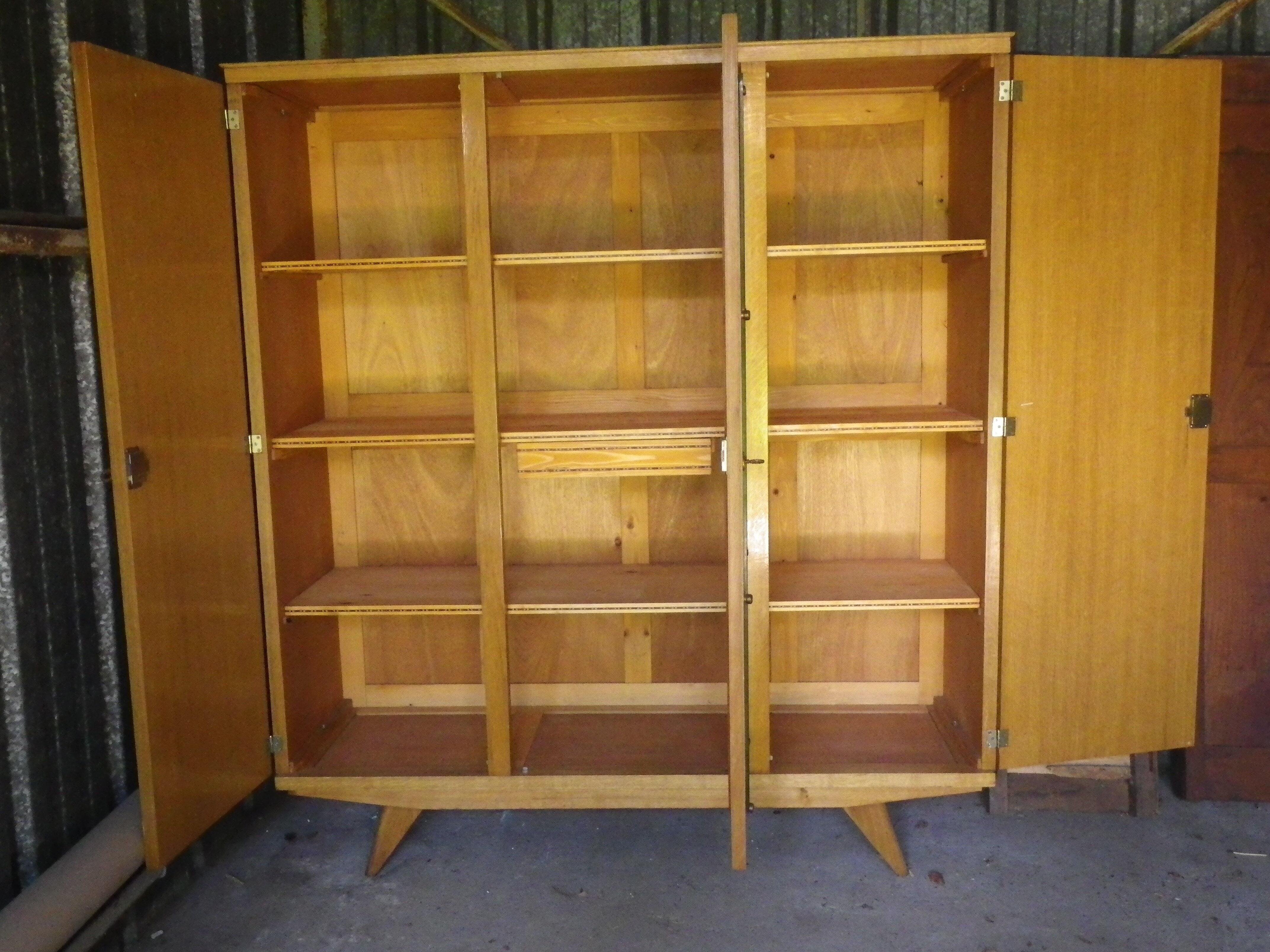 Vintage wardrobe (year 60) compass feet