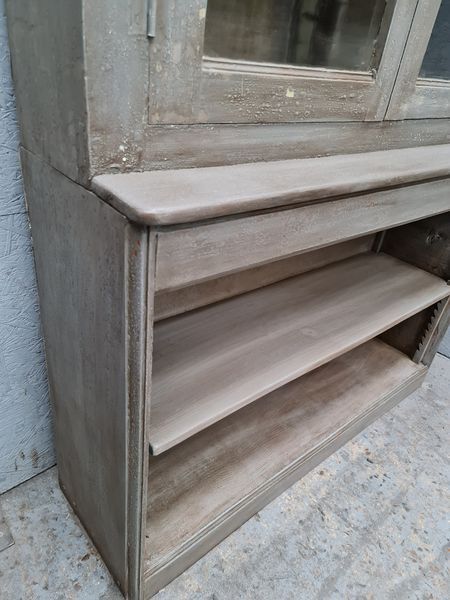 Ancien arrière de comptoir patine grise