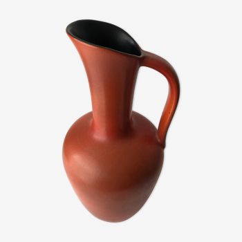 Red pitcher