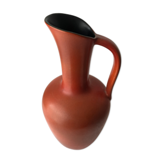 Red pitcher