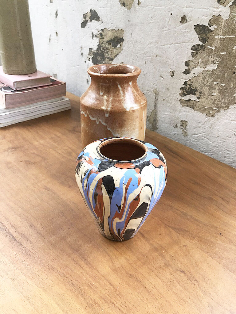 Vase dripping in varnished earth