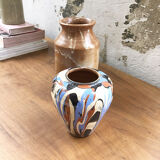 Vase dripping in varnished earth