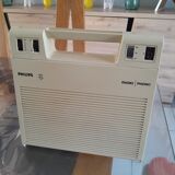 Old record player philips 190phono and vintage radio