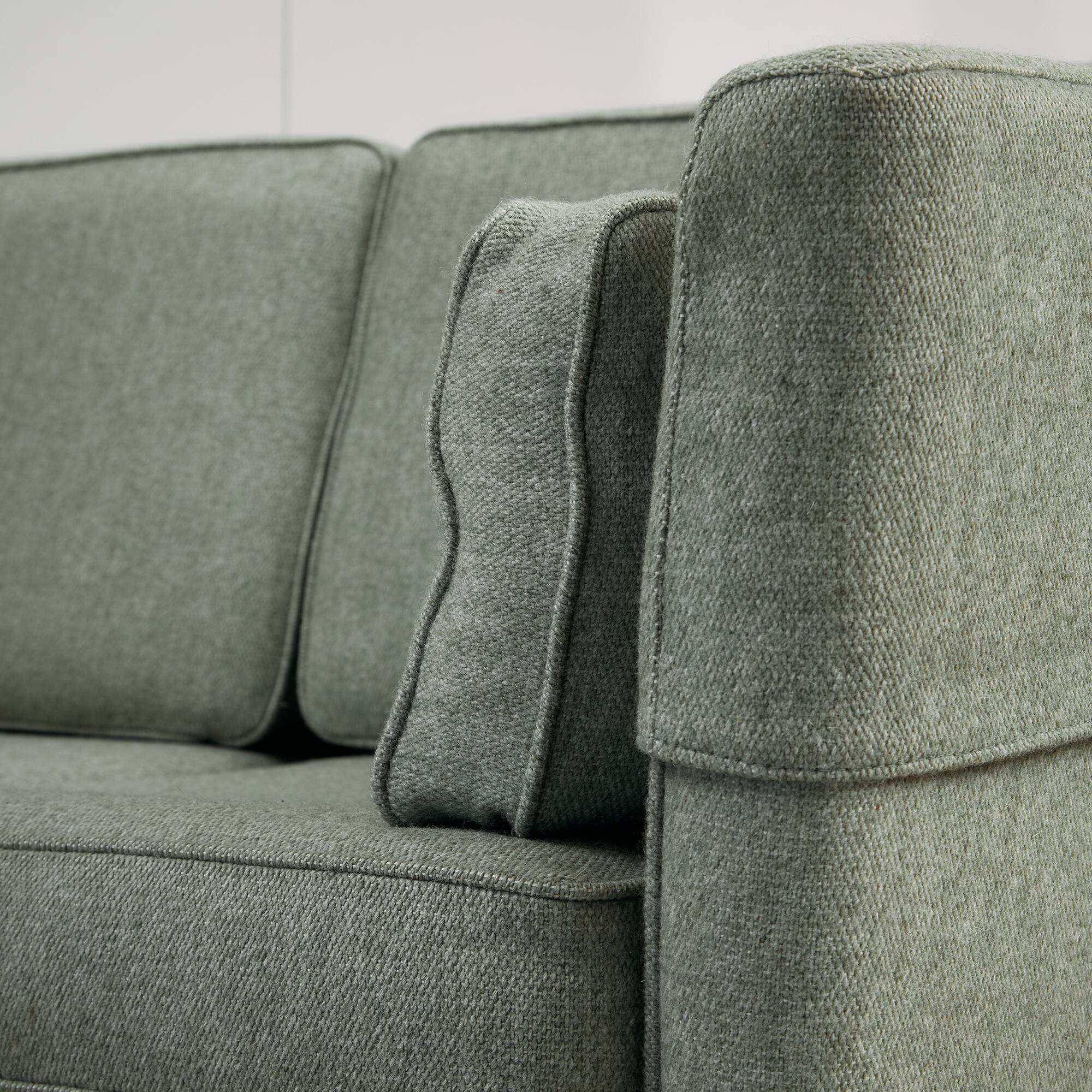 Canapé trois places en bois de cerisier du milieu du siècle