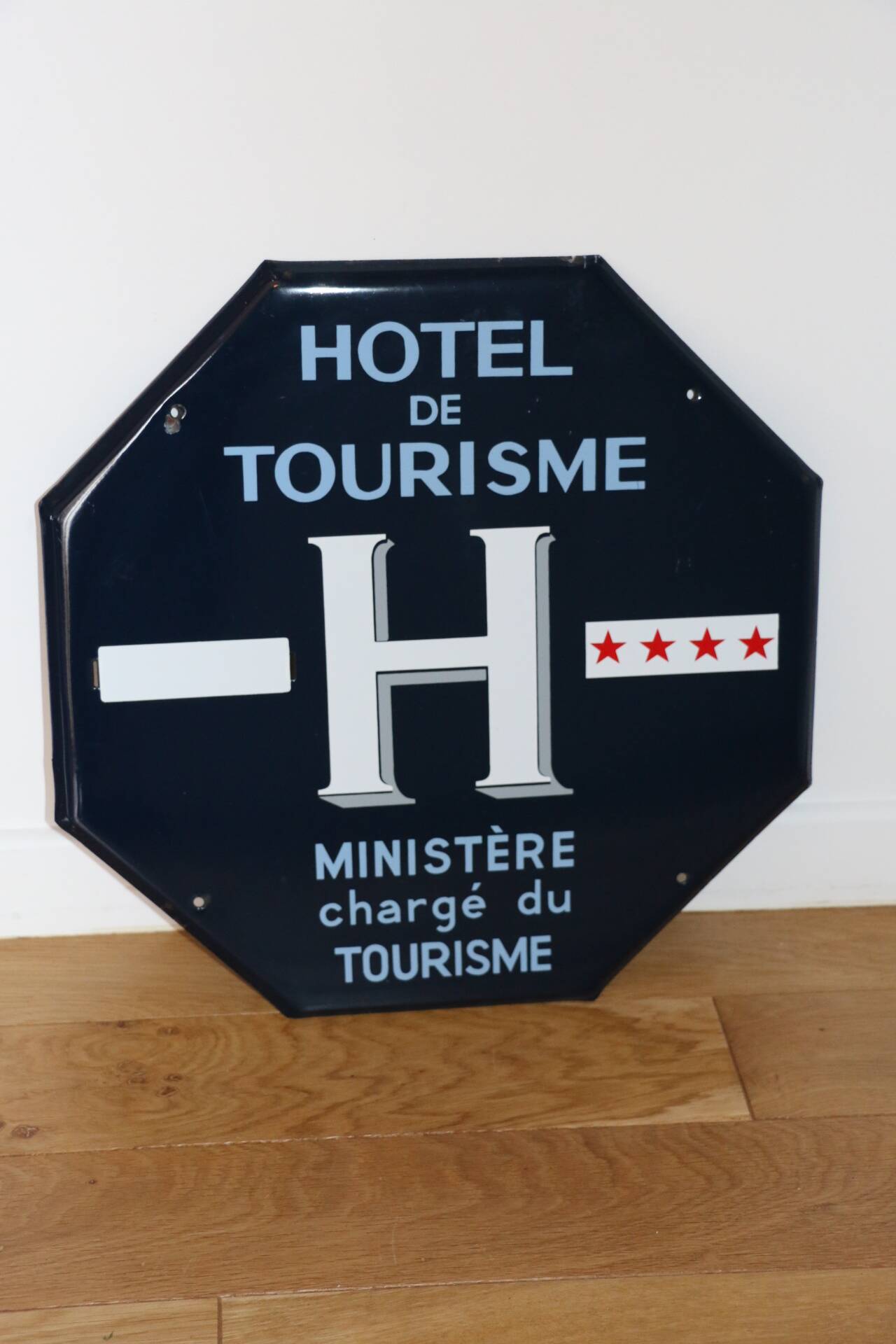 Enameled sign “tourist hotel” 4 stars