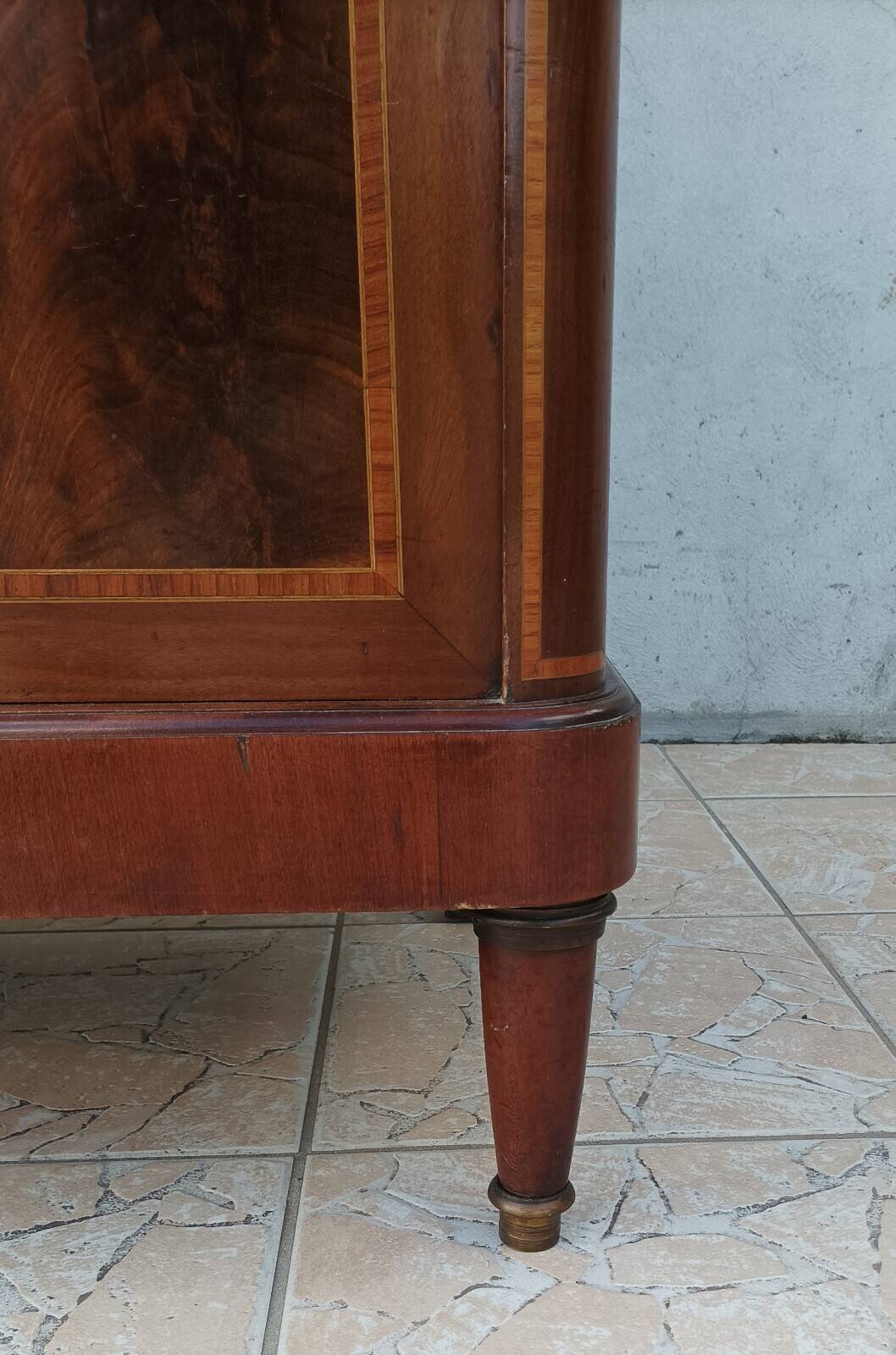 Louis XVI buffet in mahogany veneer and marquetry