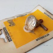 Vintage furniture knob in Louis XV style, gilded with fine gold.