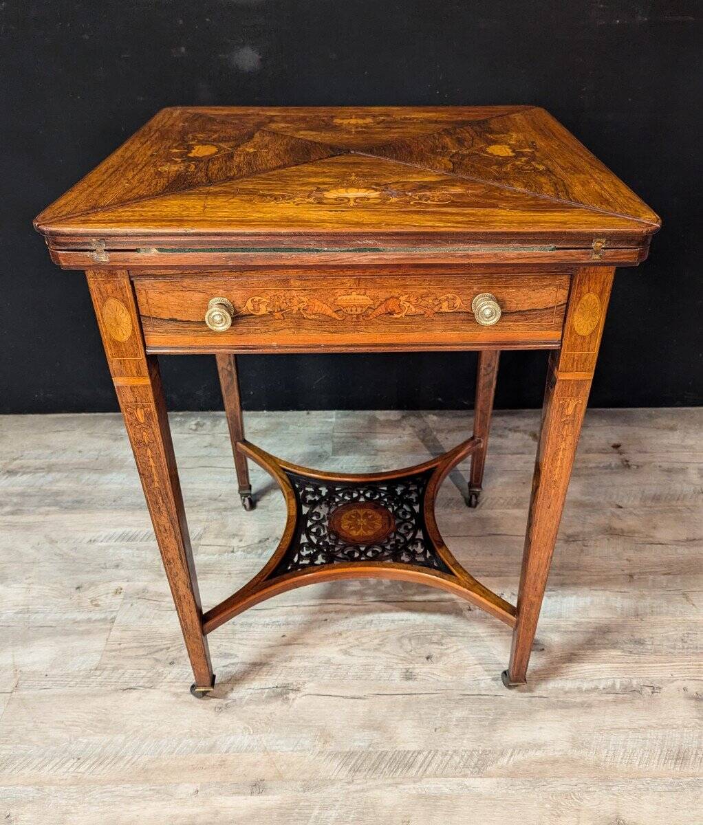 Table à jeux mouchoir asiatique