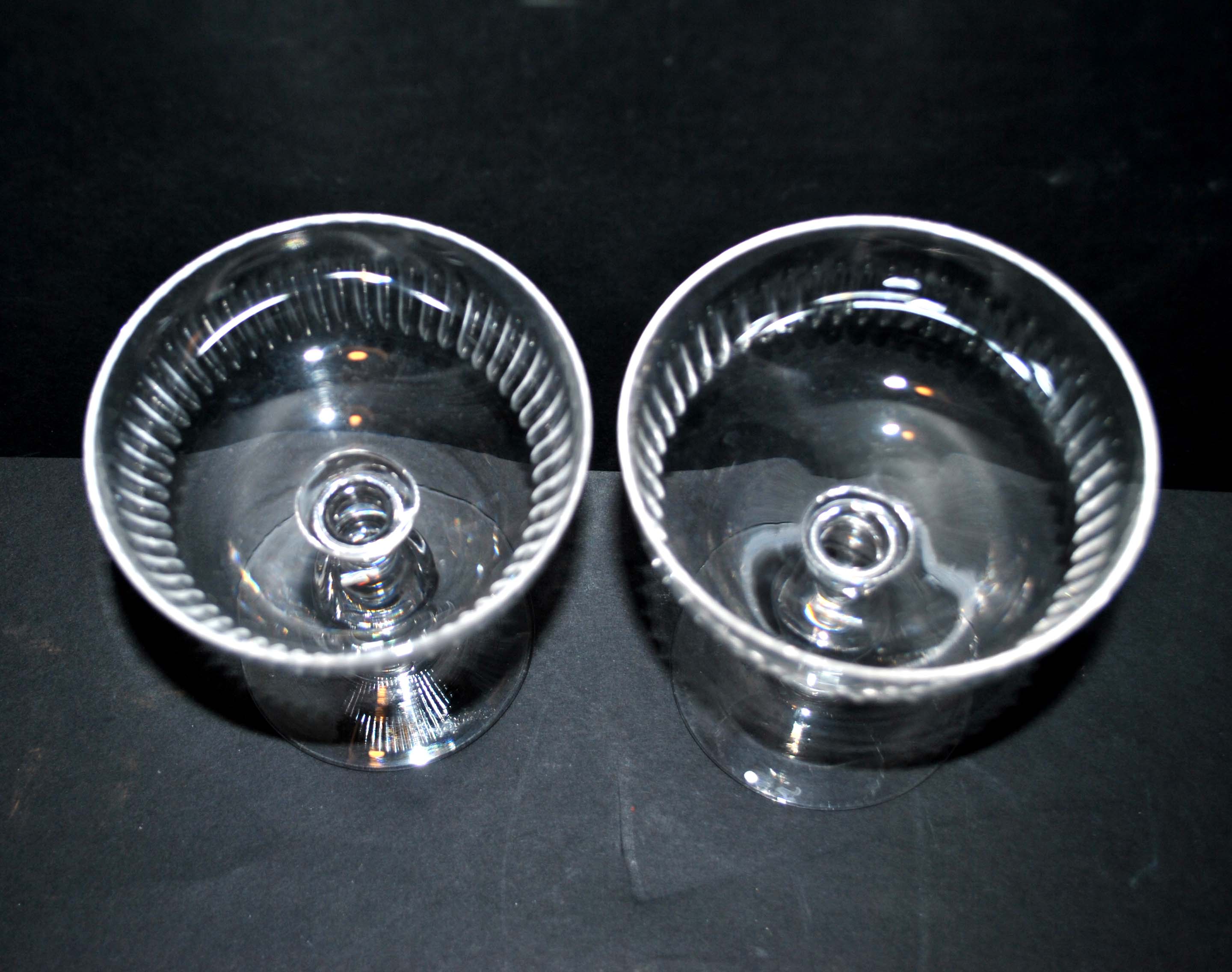 Lot de 2 coupes à champagne anciennes en cristal taillé 1900 frise oves 10.5cm