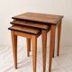 Tables gigognes Art Déco en bois figuré – ensemble de 3