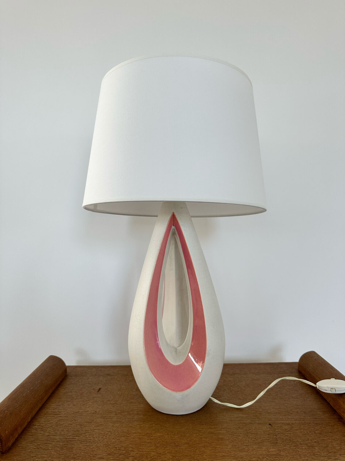Organic design lamp in white and pink ceramic circa 1950
