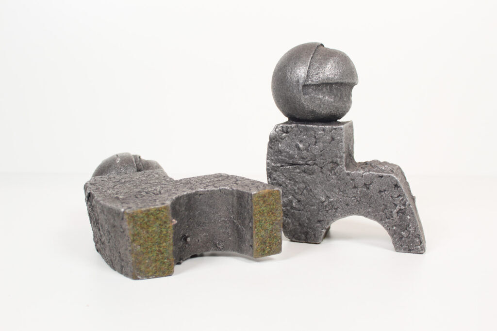 Ensemble de serre-livres en aluminium coulé brutaliste par Willy Ceysens, Belgique, années 1980.