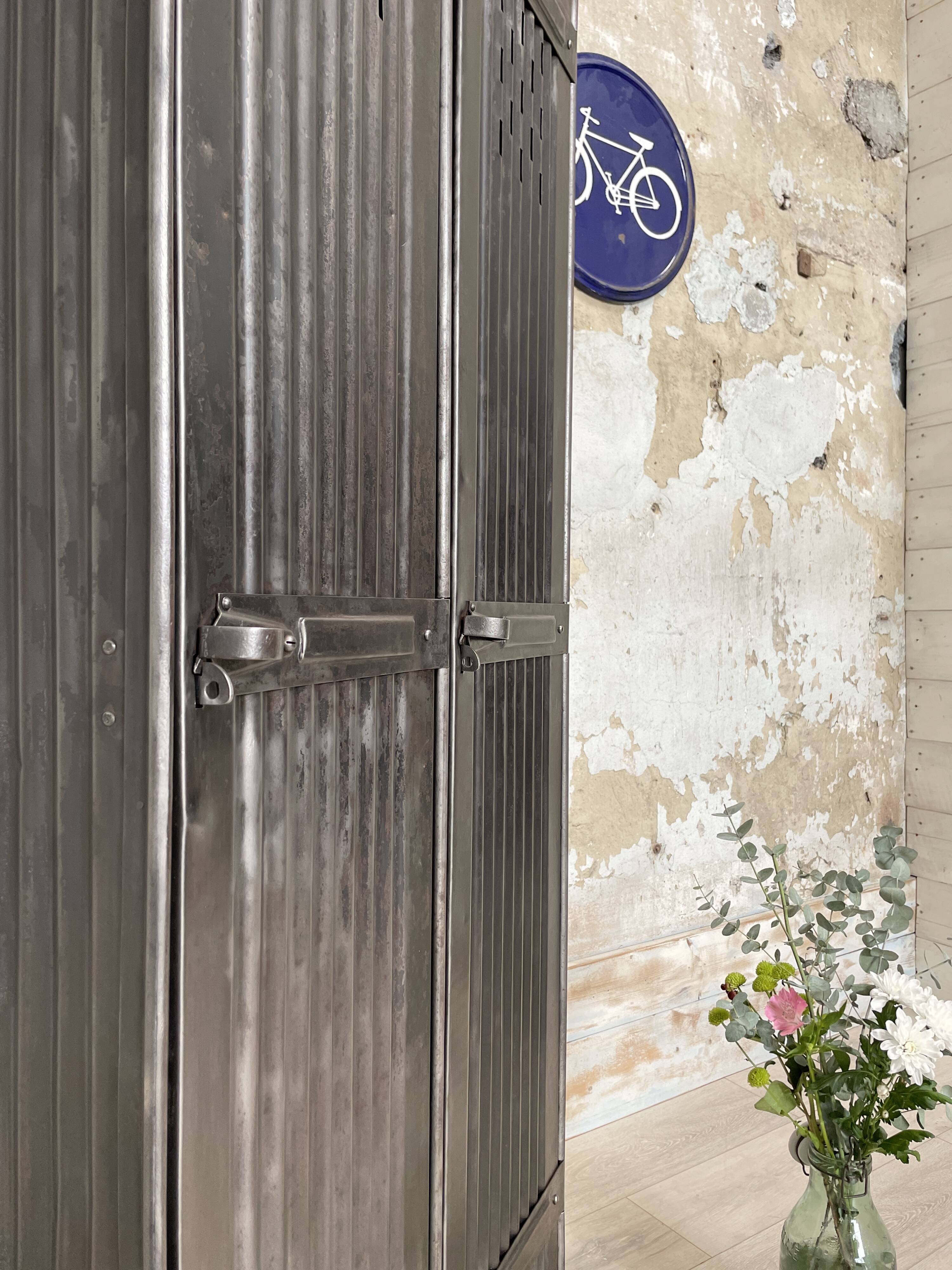 Strafor double-door corrugated iron cloakroom, circa 1920.