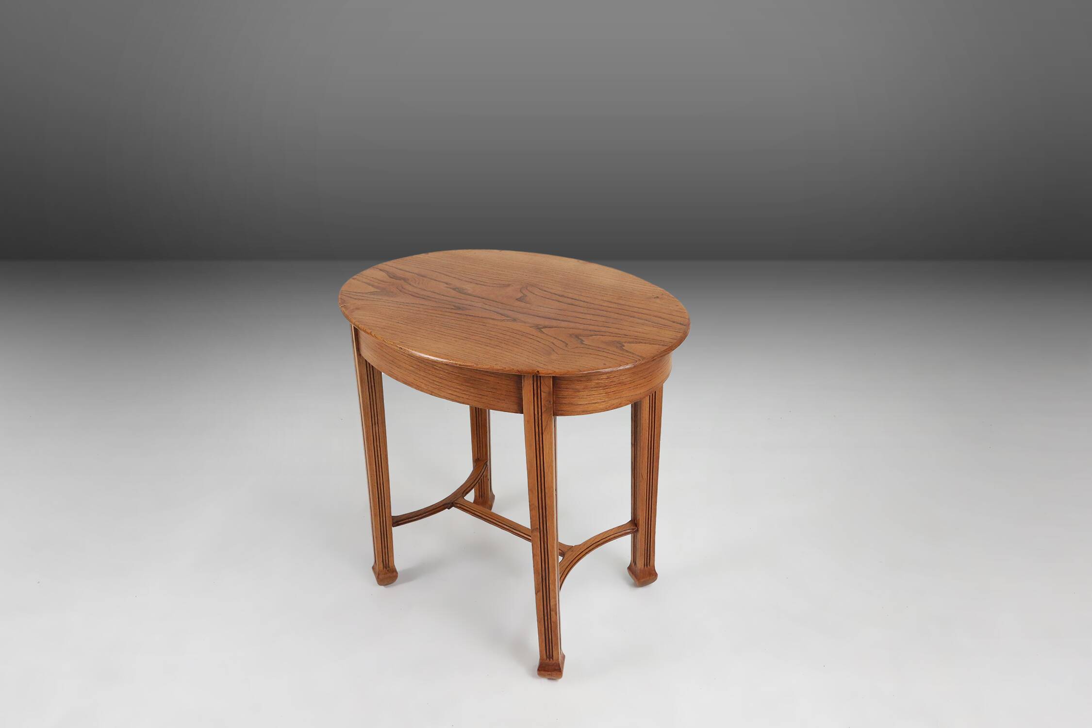 Timeless French Art Deco side table in oak, 1930s