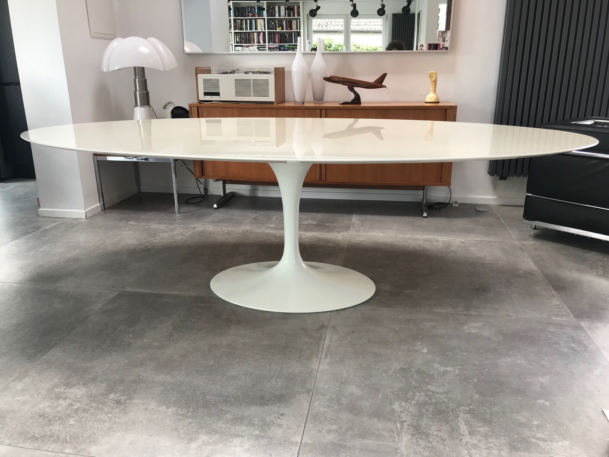 Limited edition table by Eero Saarinen for Knoll studio in extra white marble