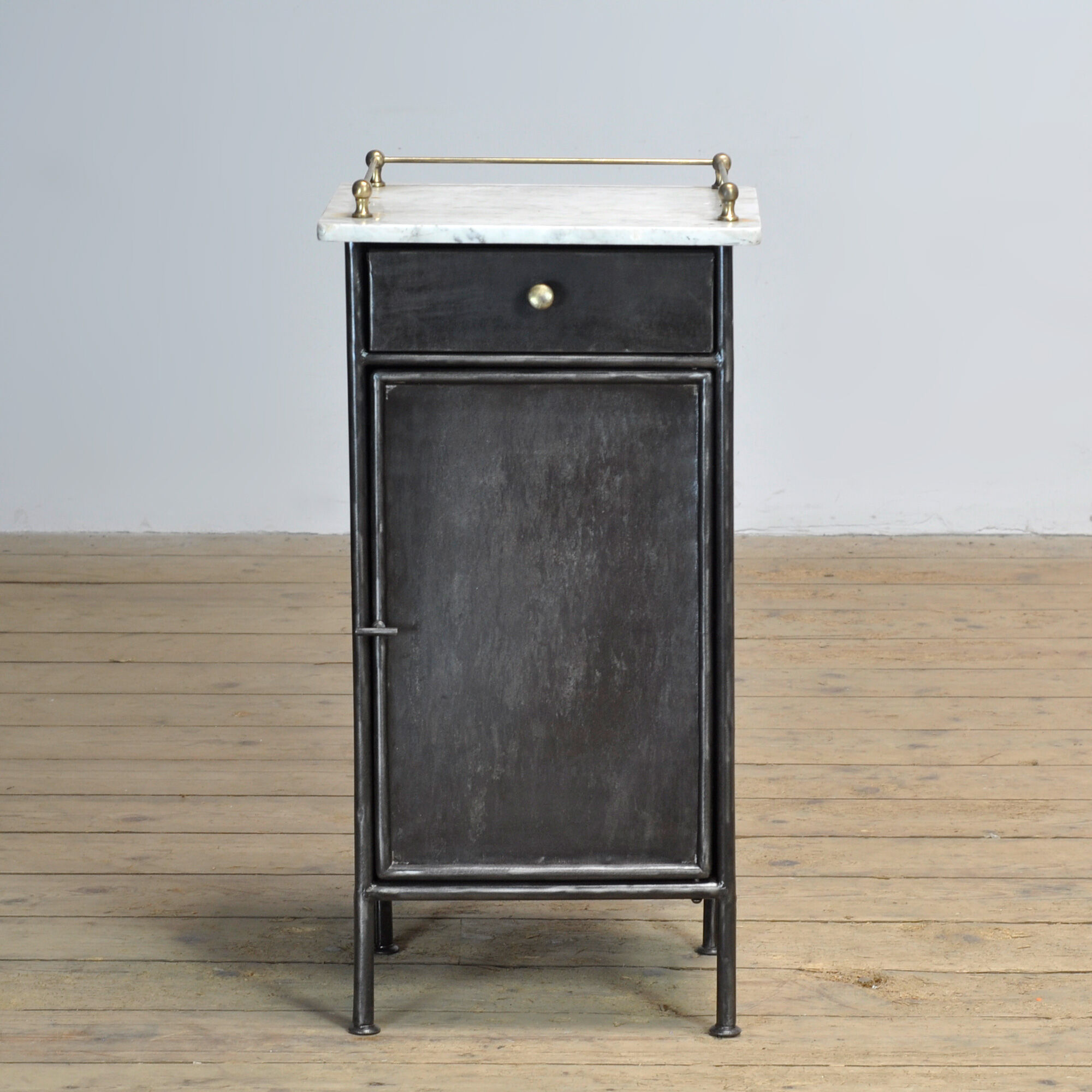 Table de chevet en fer, vers 1920