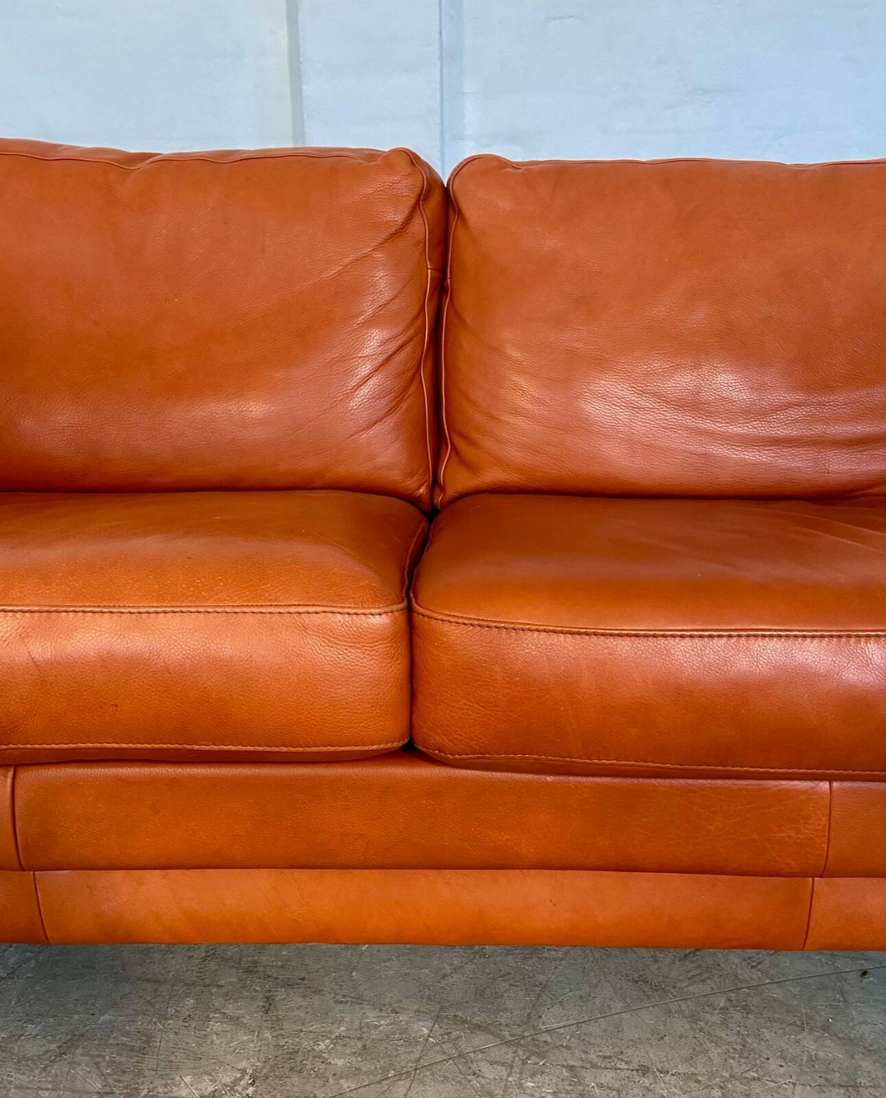 Canapé en cuir cognac vintage rétro pour 3 personnes danois