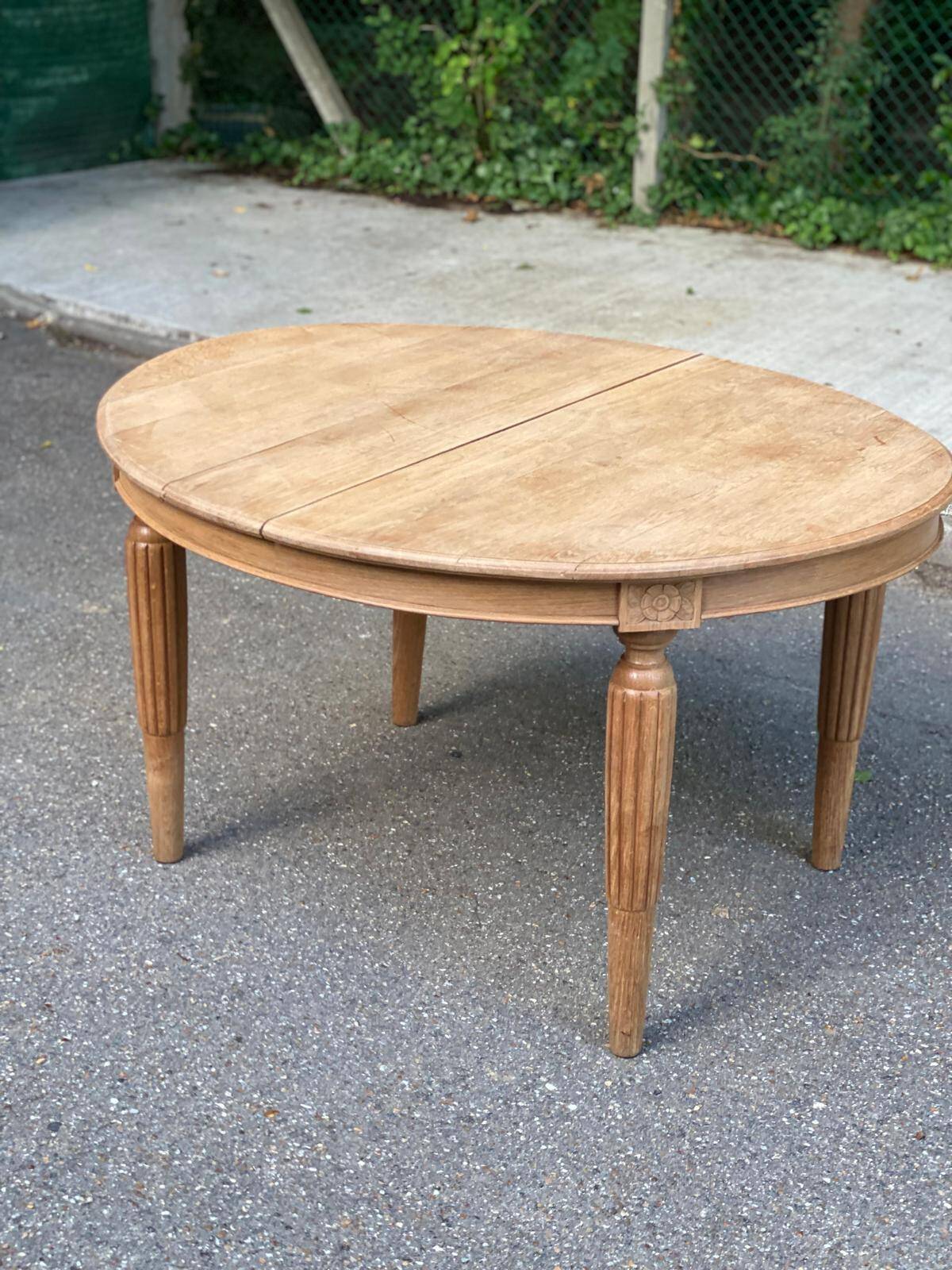 Table à manger art déco ronde extensible rénové en bois brut 1950 225cm