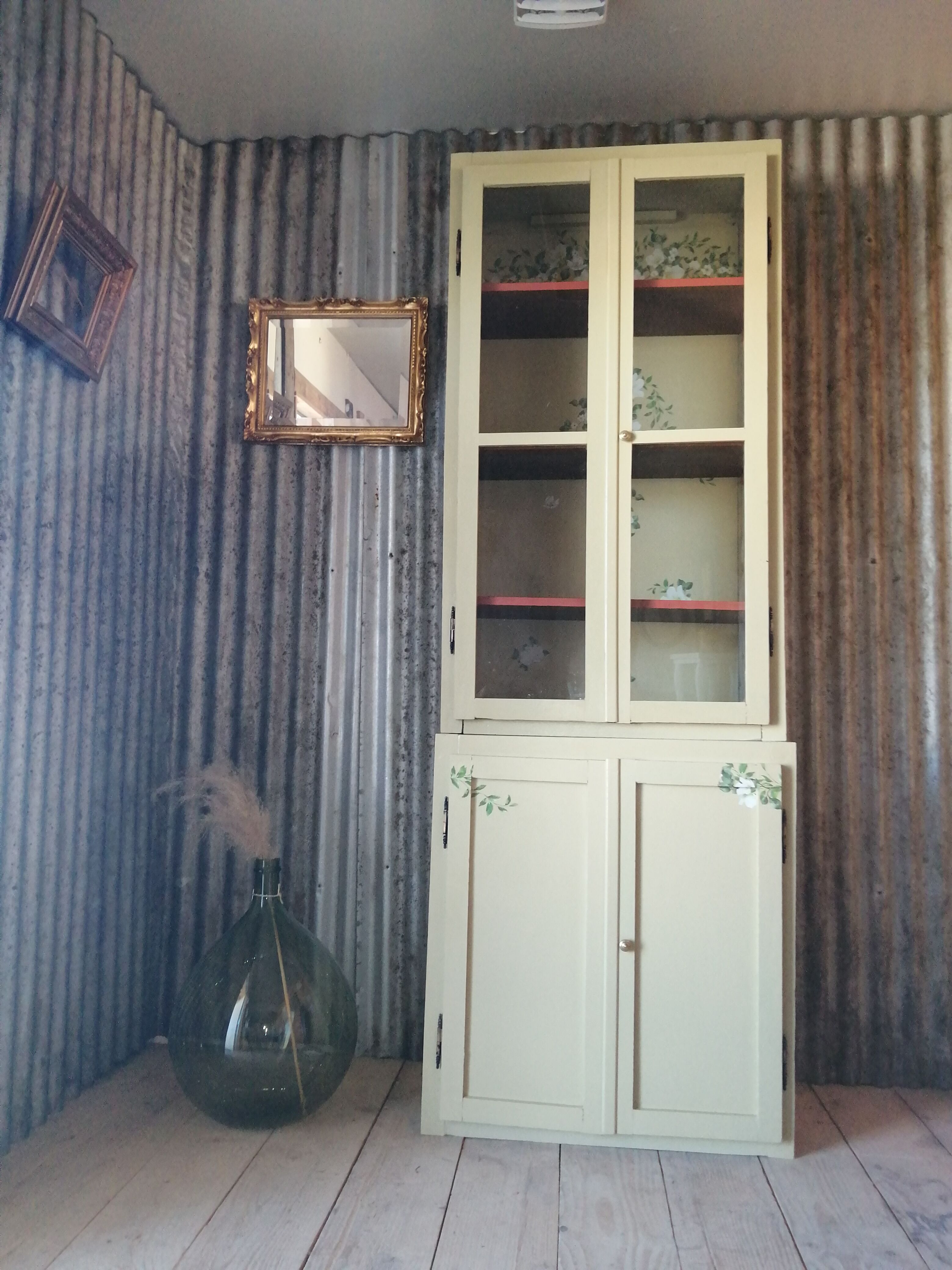 The "Fleur" showcase buffet