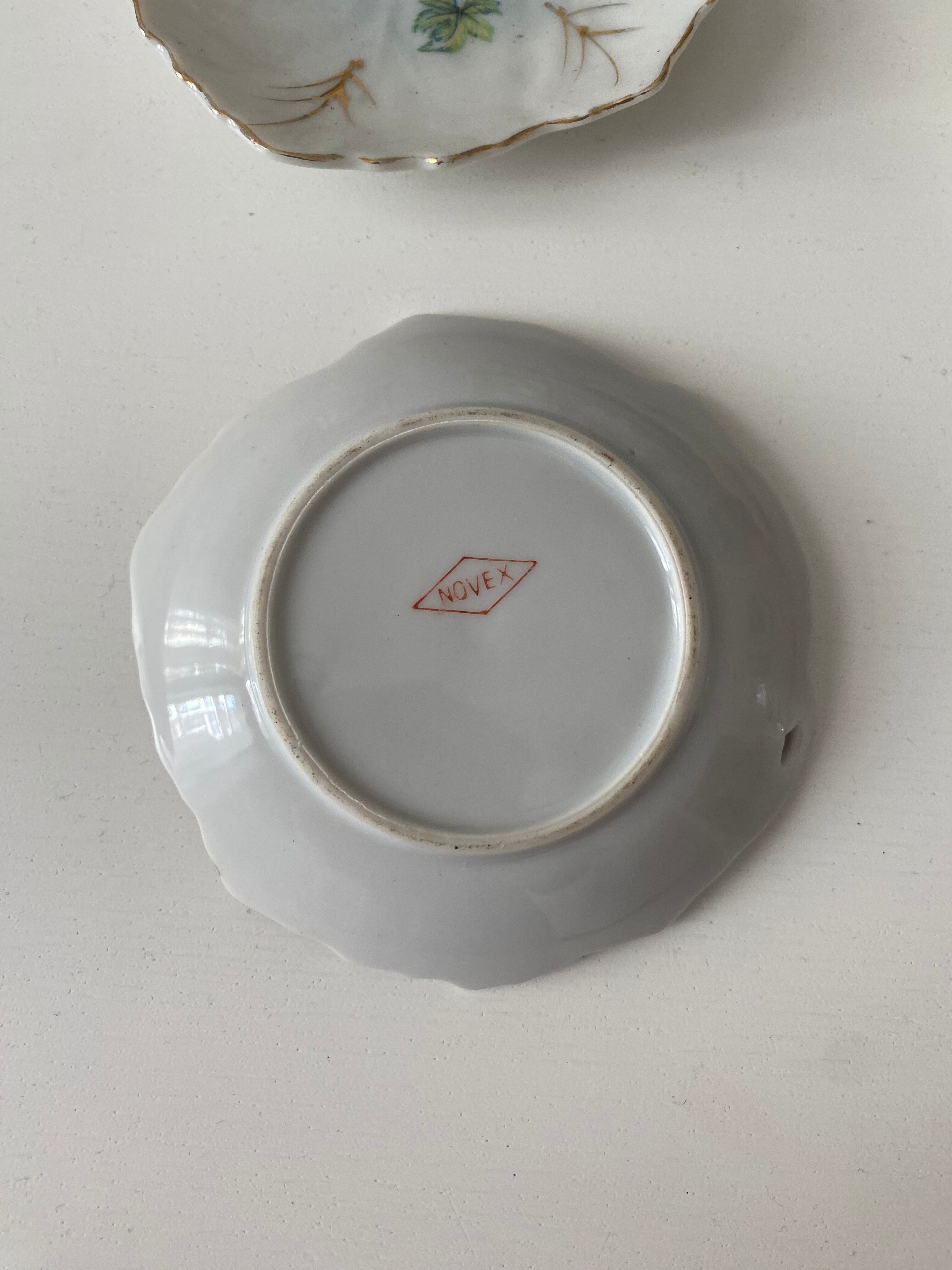 Mini porcelain plates with bird pattern