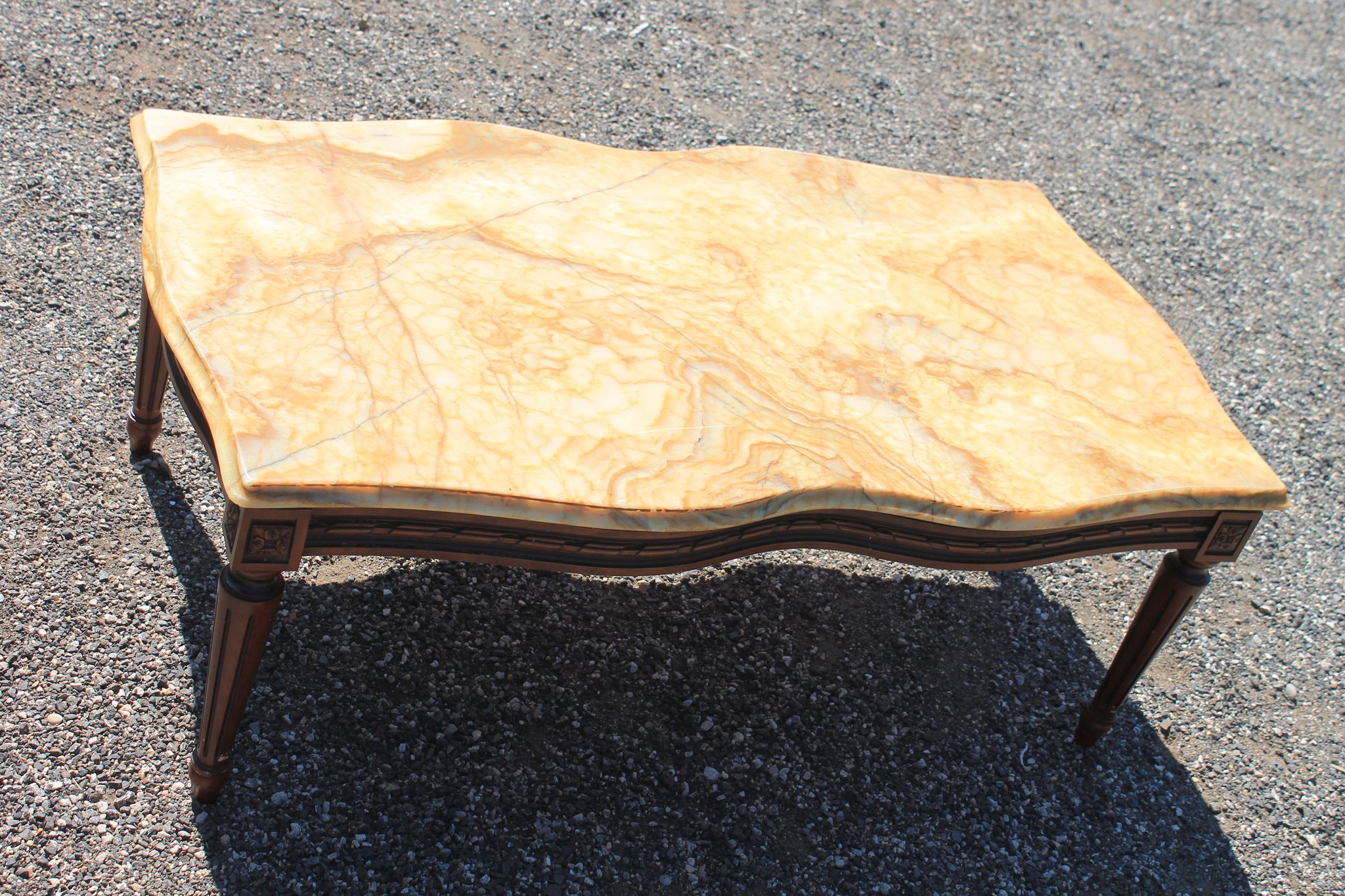 Table basse Louis XVI