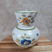Vase en faïence peint à la main – décor floral & oiseau – signé