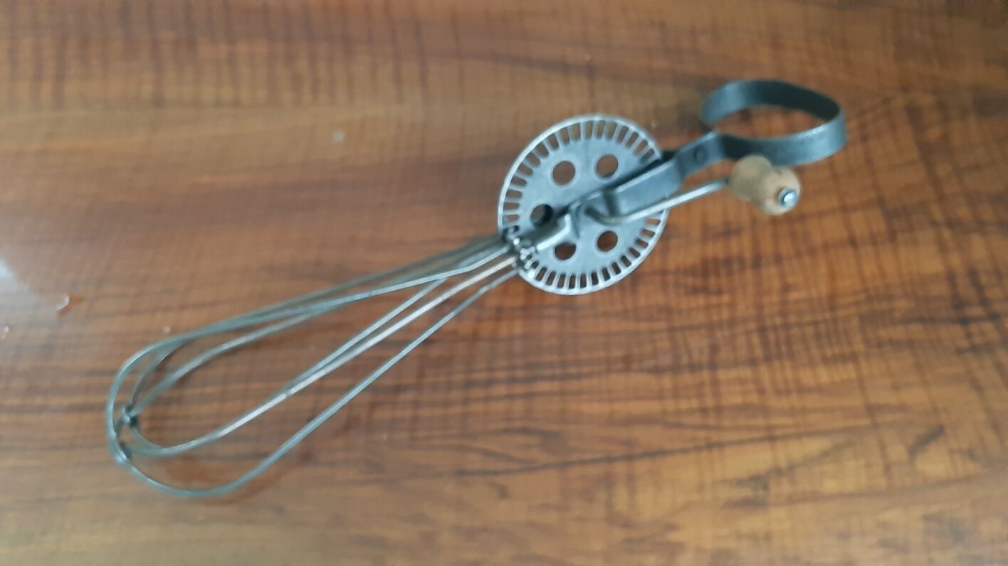 Vintage manual drummer