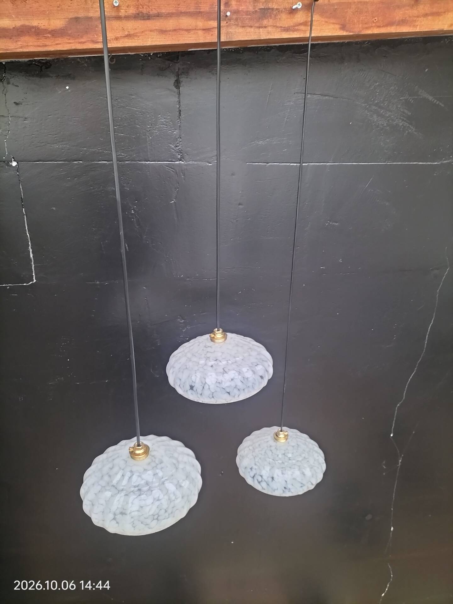 Glass suspensions from Clichy