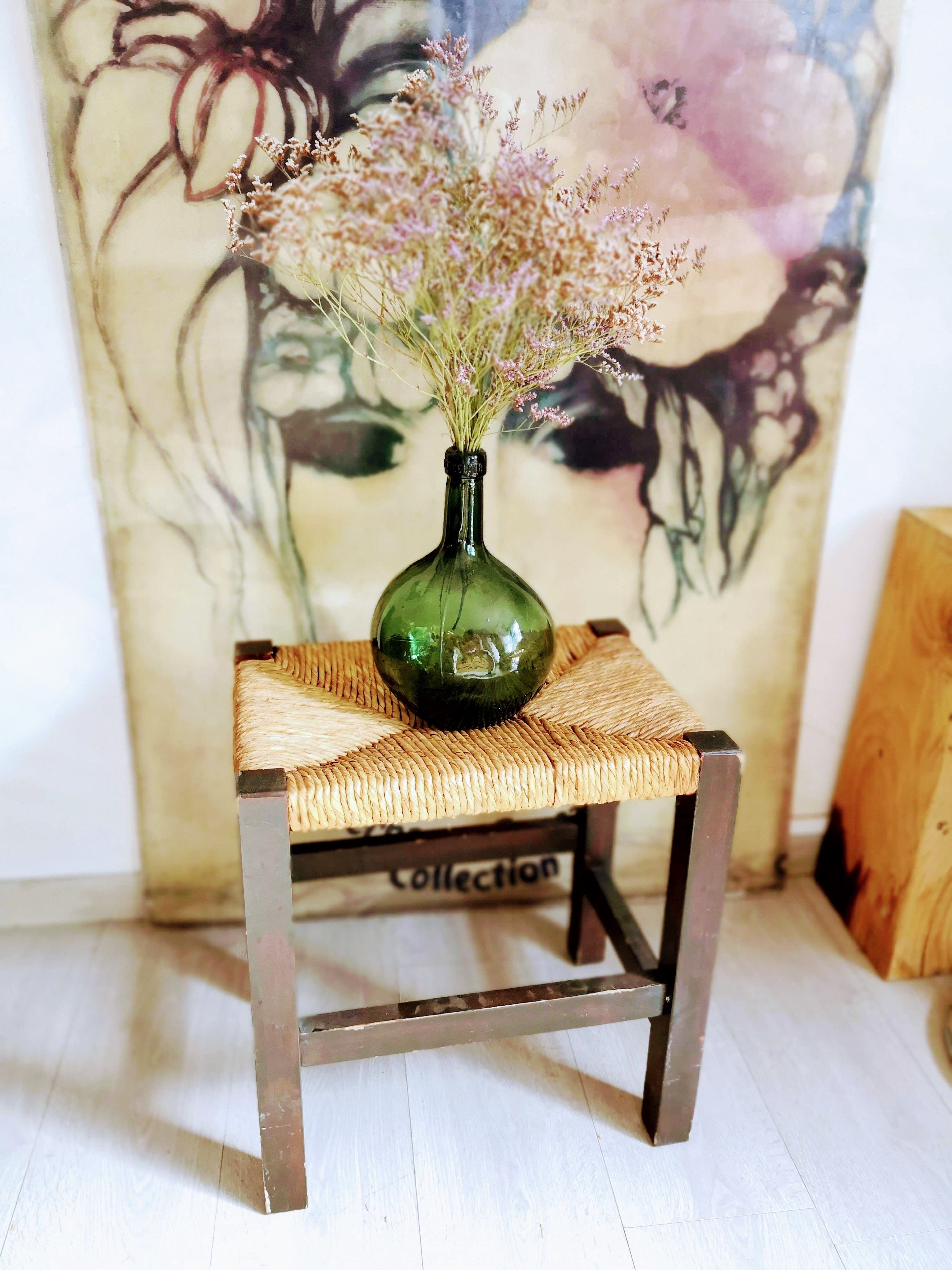 Bedded sitting wooden stool