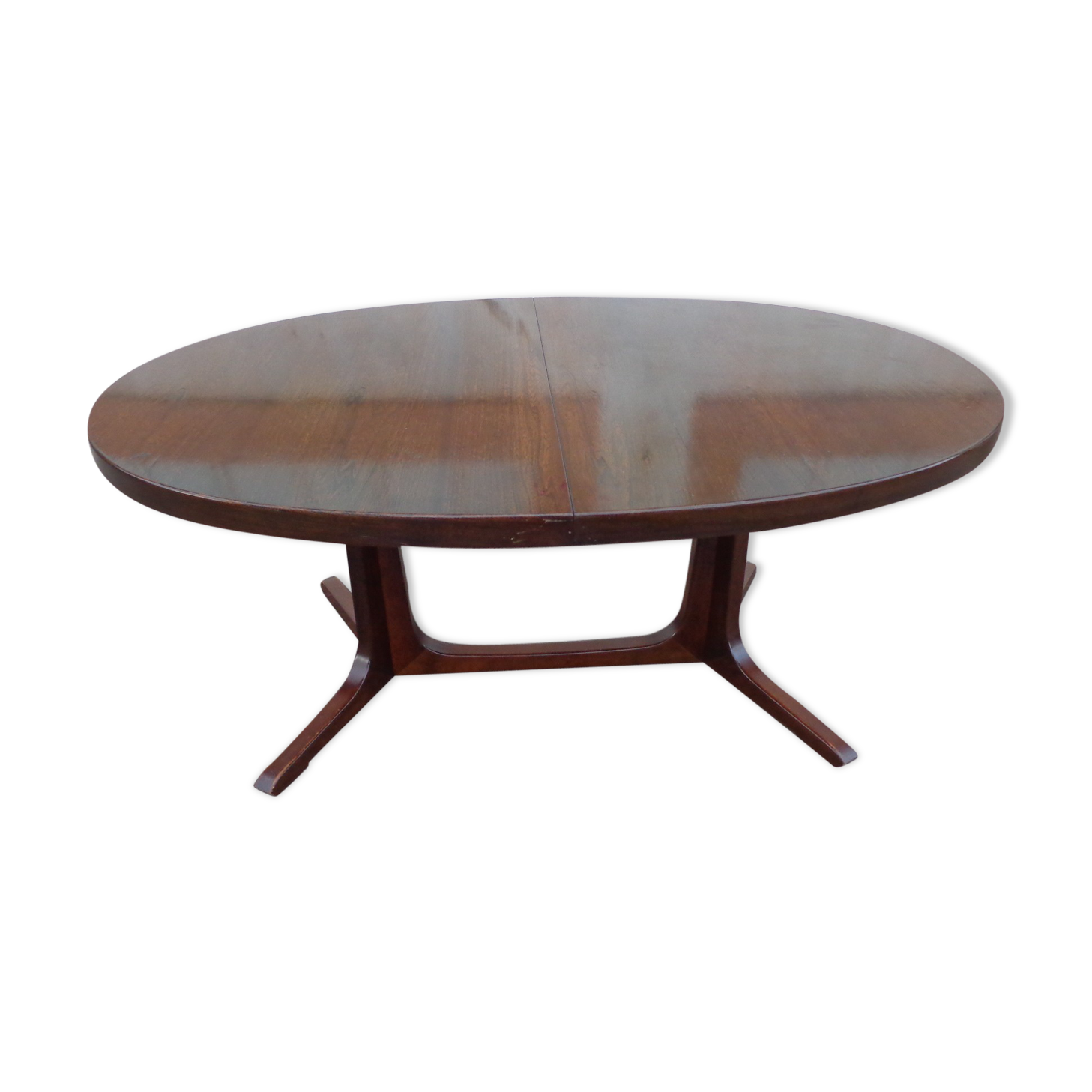 Dark tinted Baumann extendable table