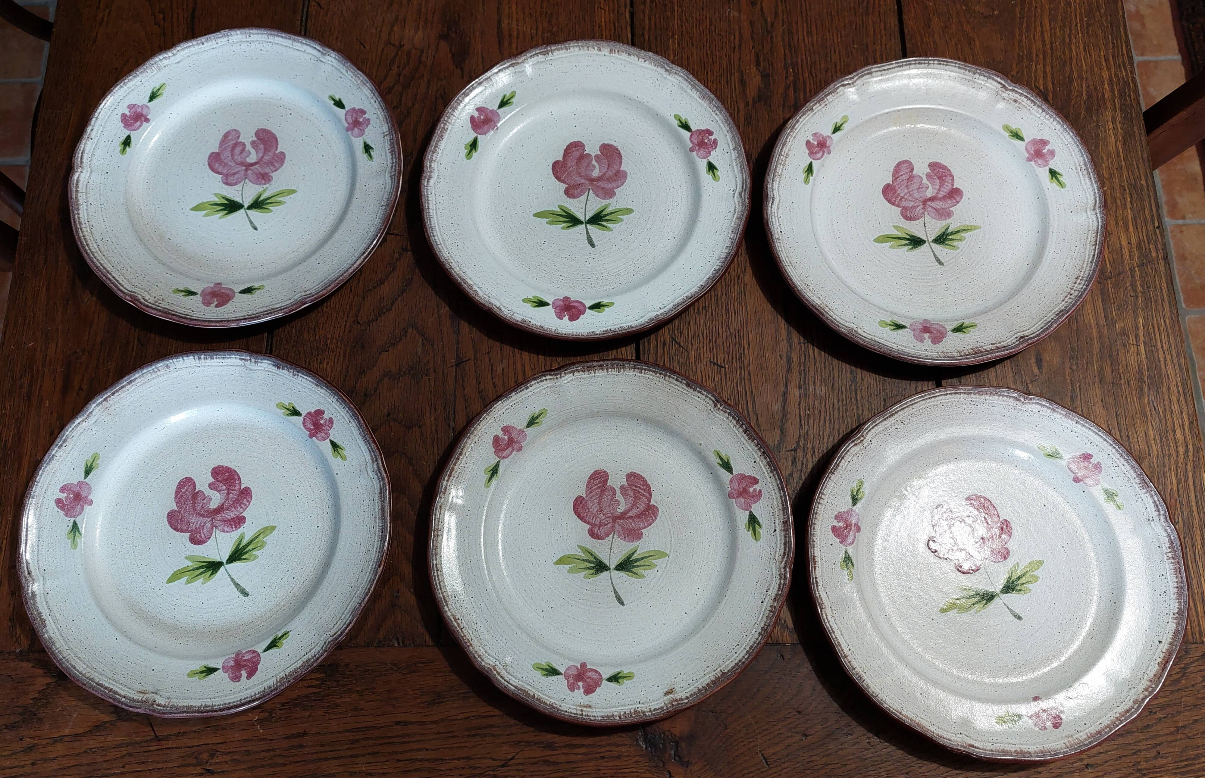 Flat plates series of six Niderviller stoneware, 20th century Cassandre decoration