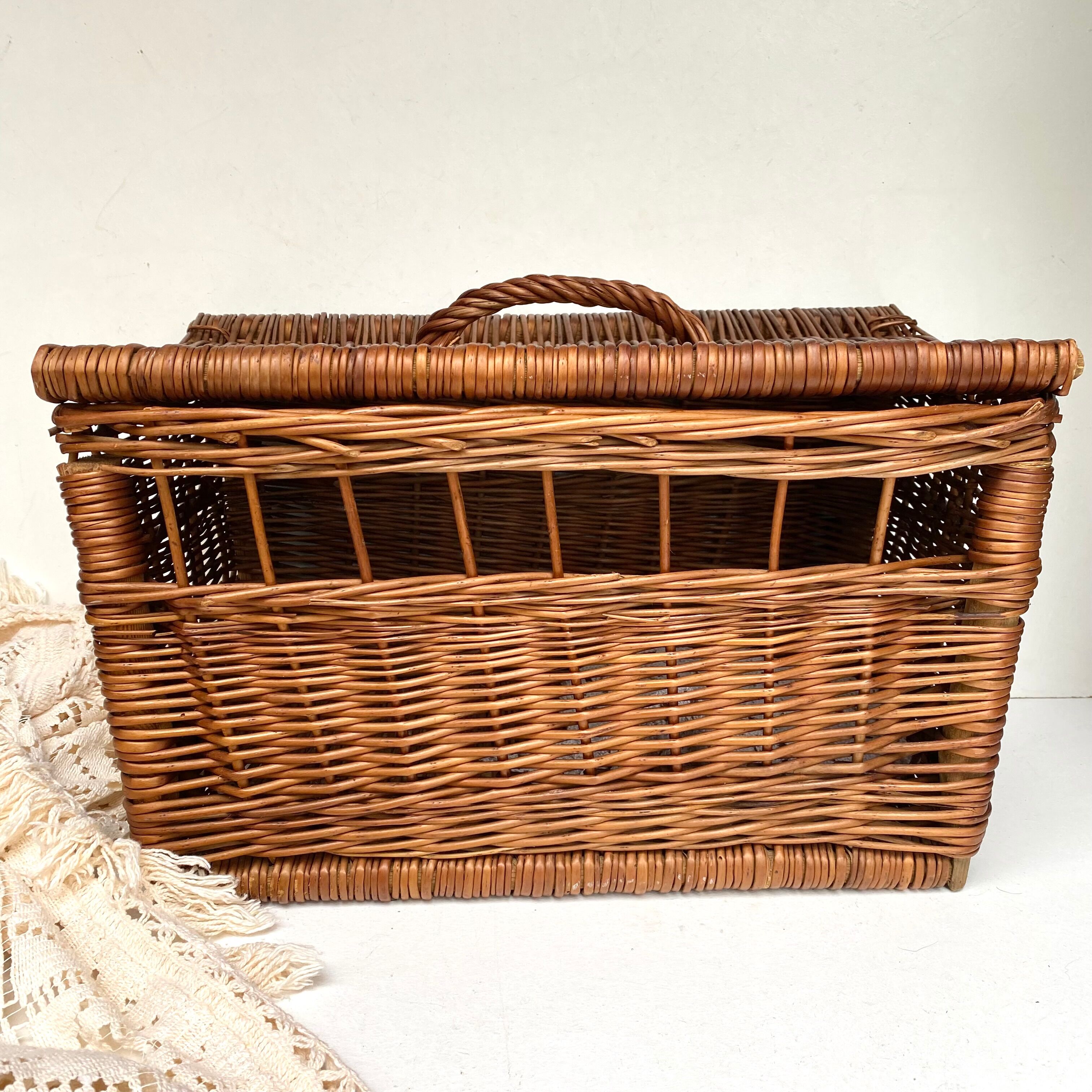 Vintage braid wicker basket for pets