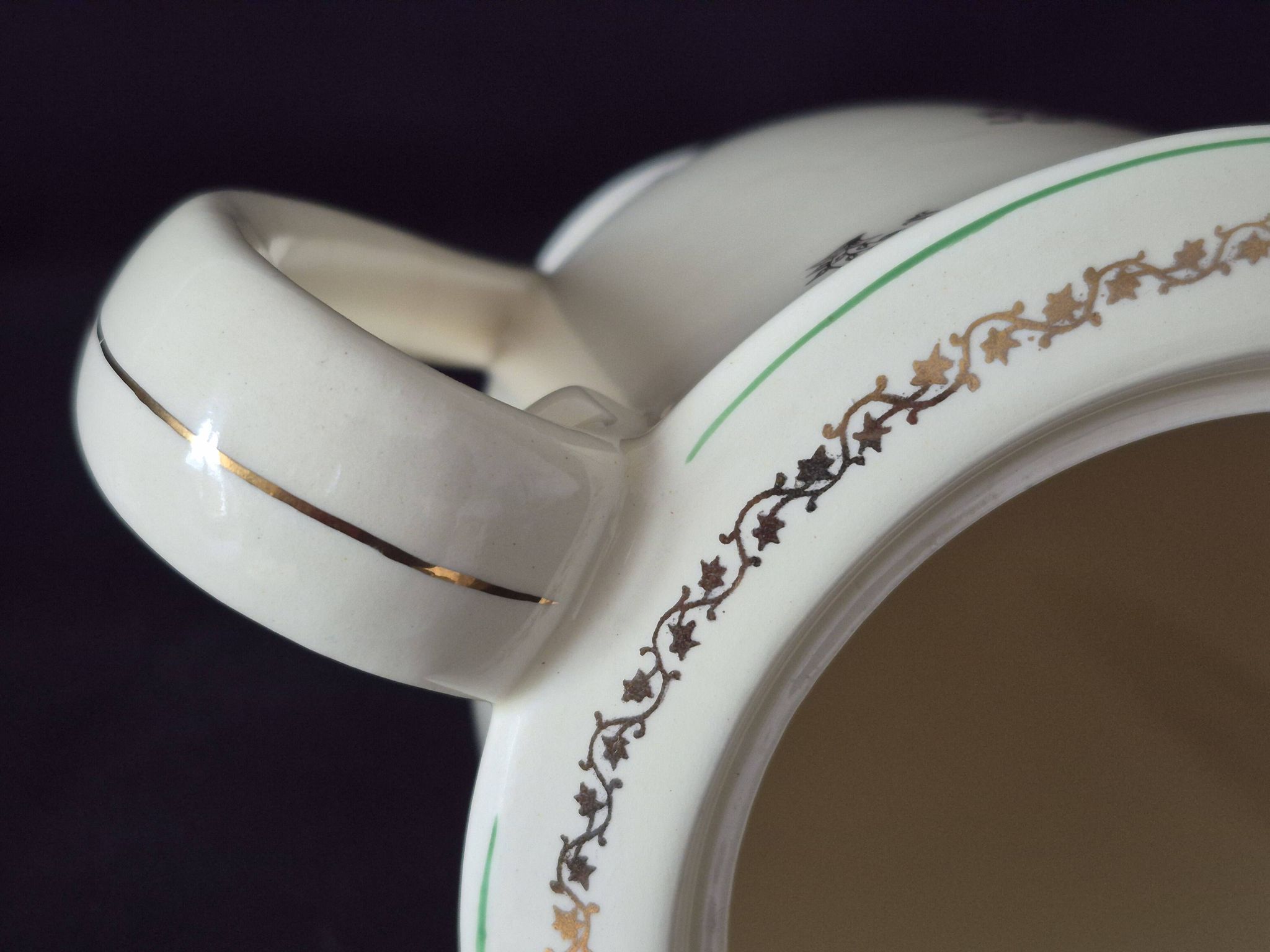 Cafetière, verseuse ancienne en faïence de Gien, modèle Valence