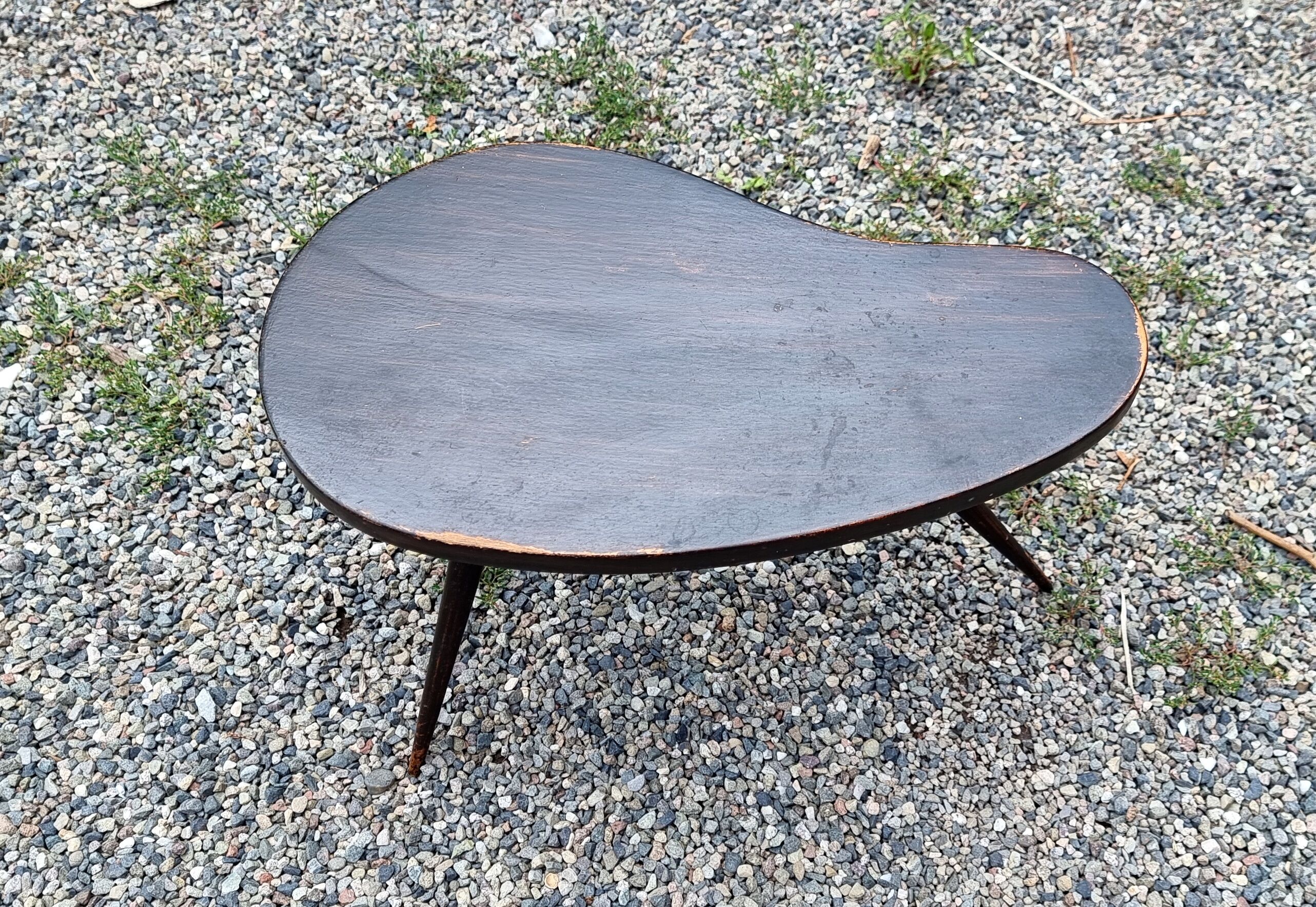 Small bean-shaped tripod harness