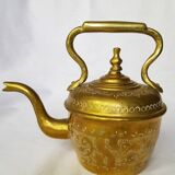 Théière vintage en laiton