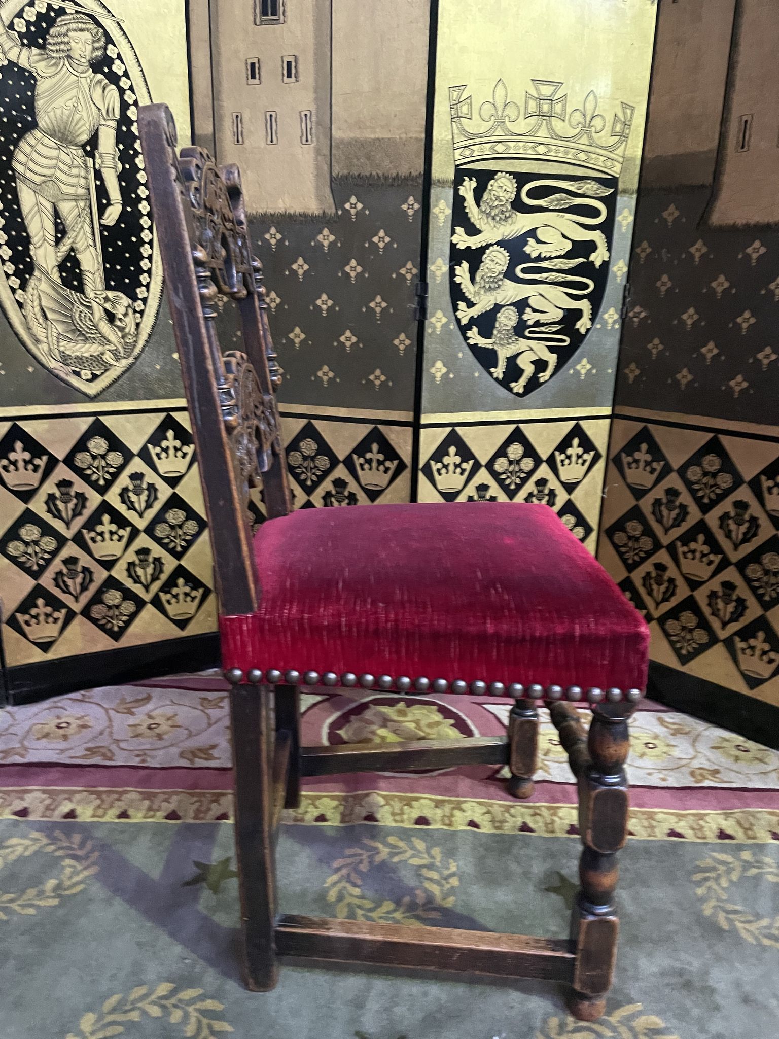 Suite of 8 Louis XIII style chairs oak and red velvet