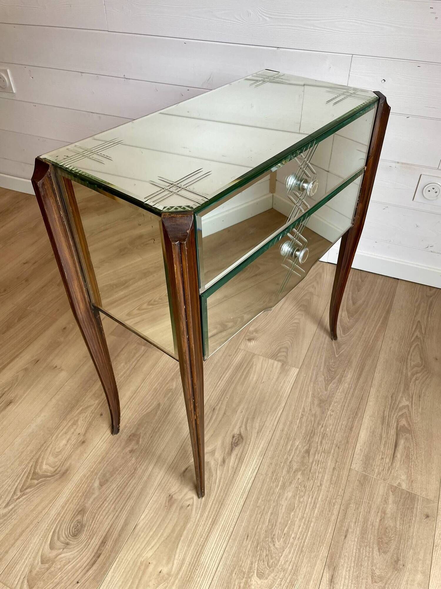 Small entrance chest of drawers or antique bedside table with engraved mirror.