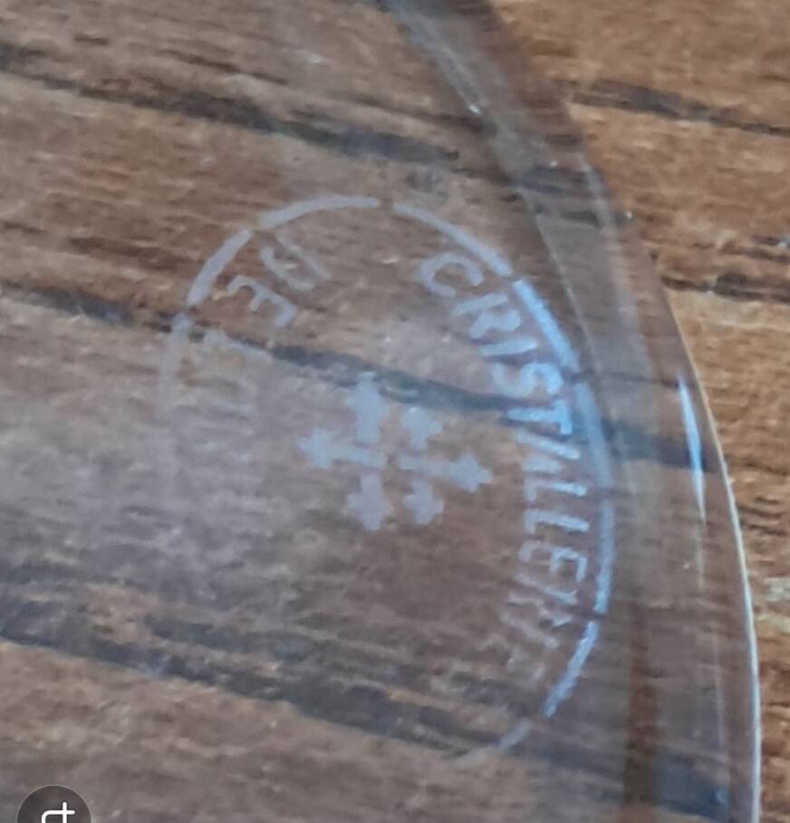 6 crystal glasses from Lorraine in the original box.