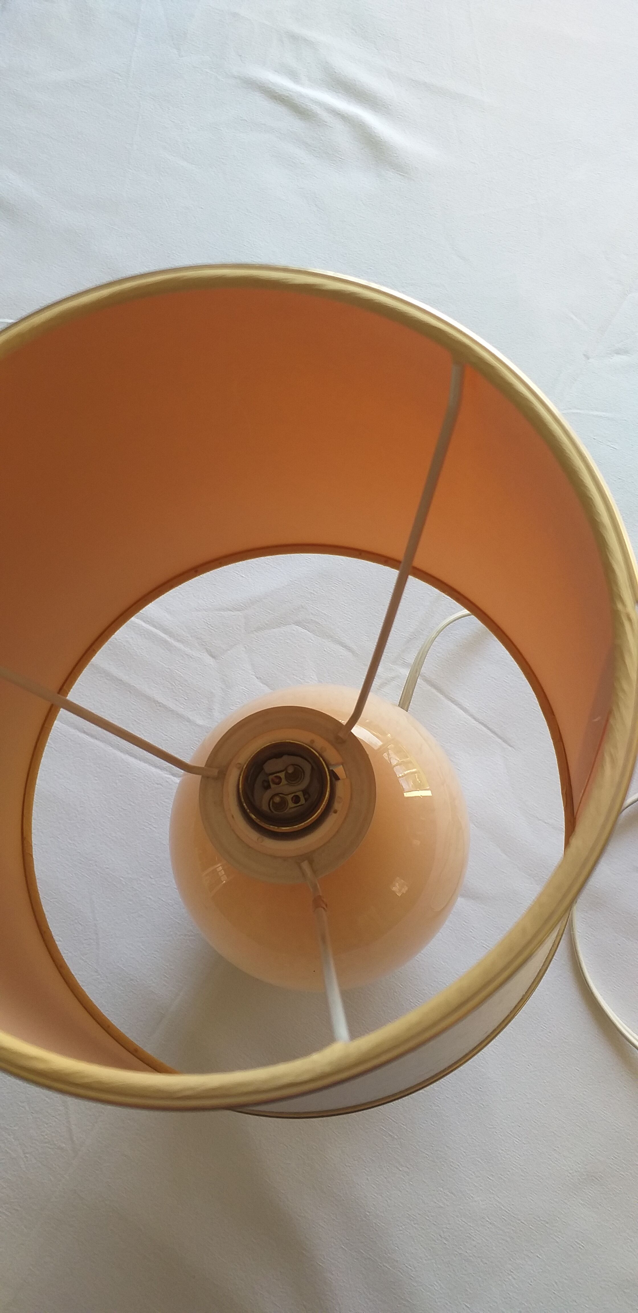 Paire de lampes de chevet globe rose pied doré