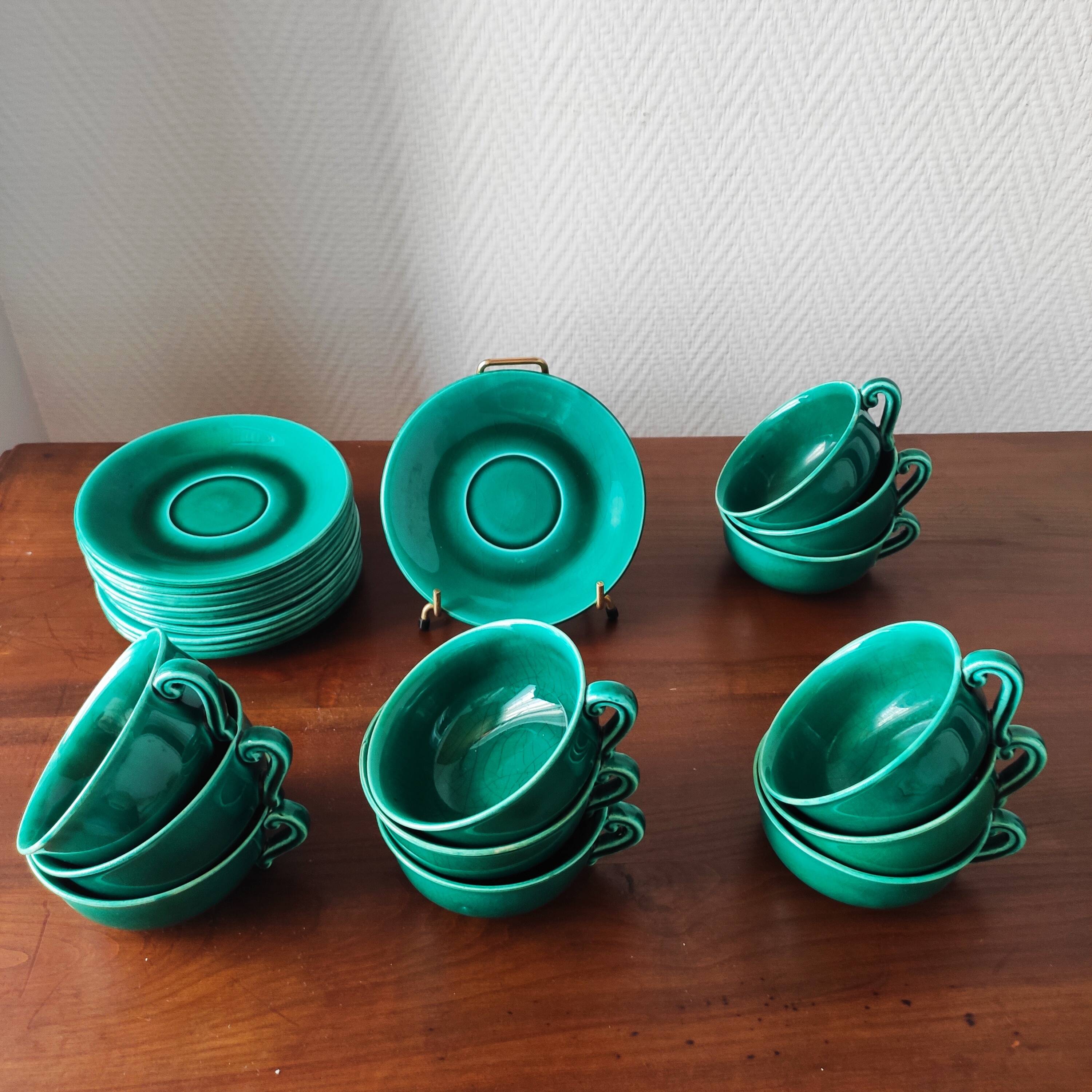 Set of 12 French coffee cups signed by Jean Pobéry in Art Deco style.