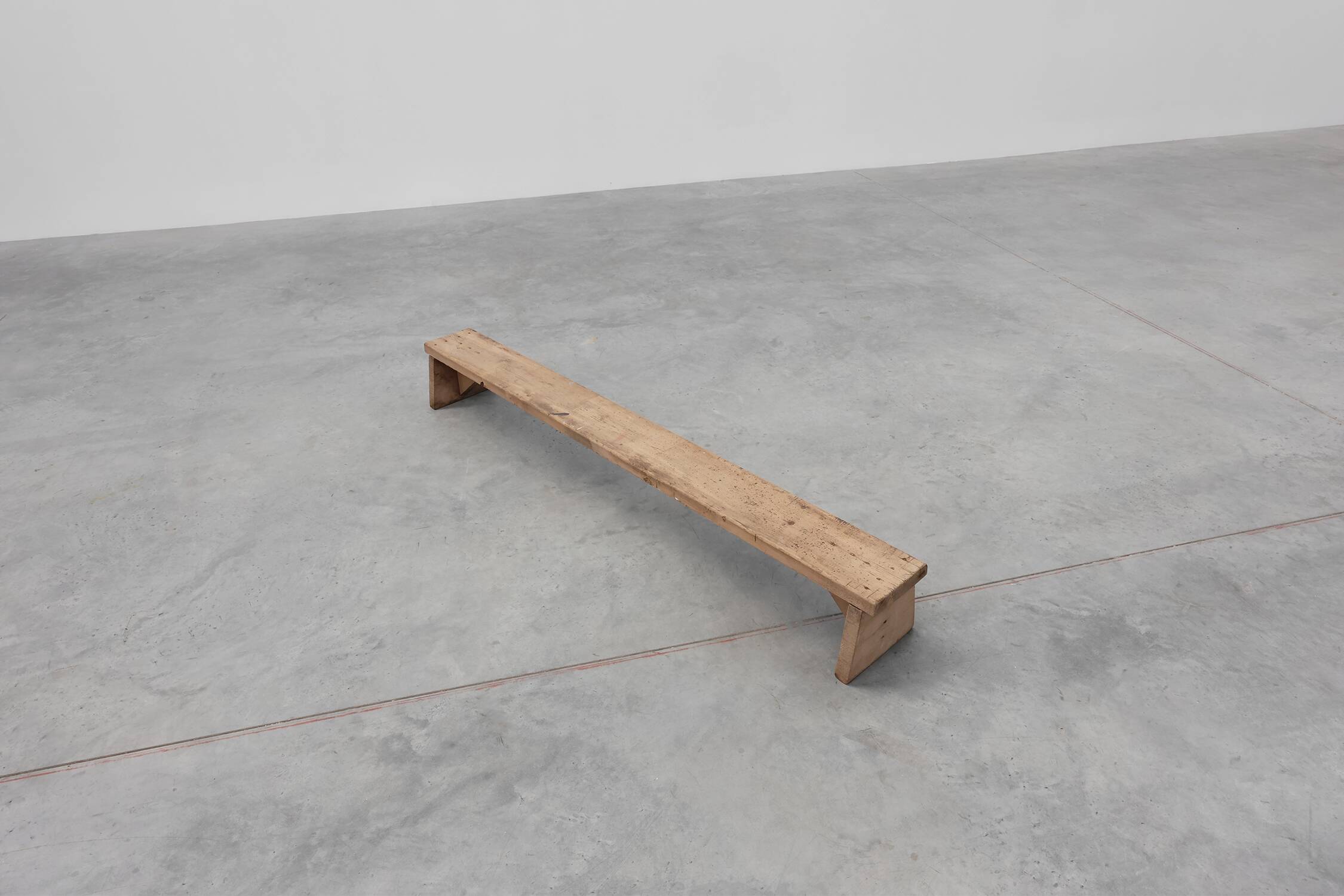 Banc bas rustique français en bois massif de style wabi wabi, vers 1880