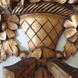 Appliques anciennes en bois doré sculpté du XIX ème siècle motifs paniers de fleurs