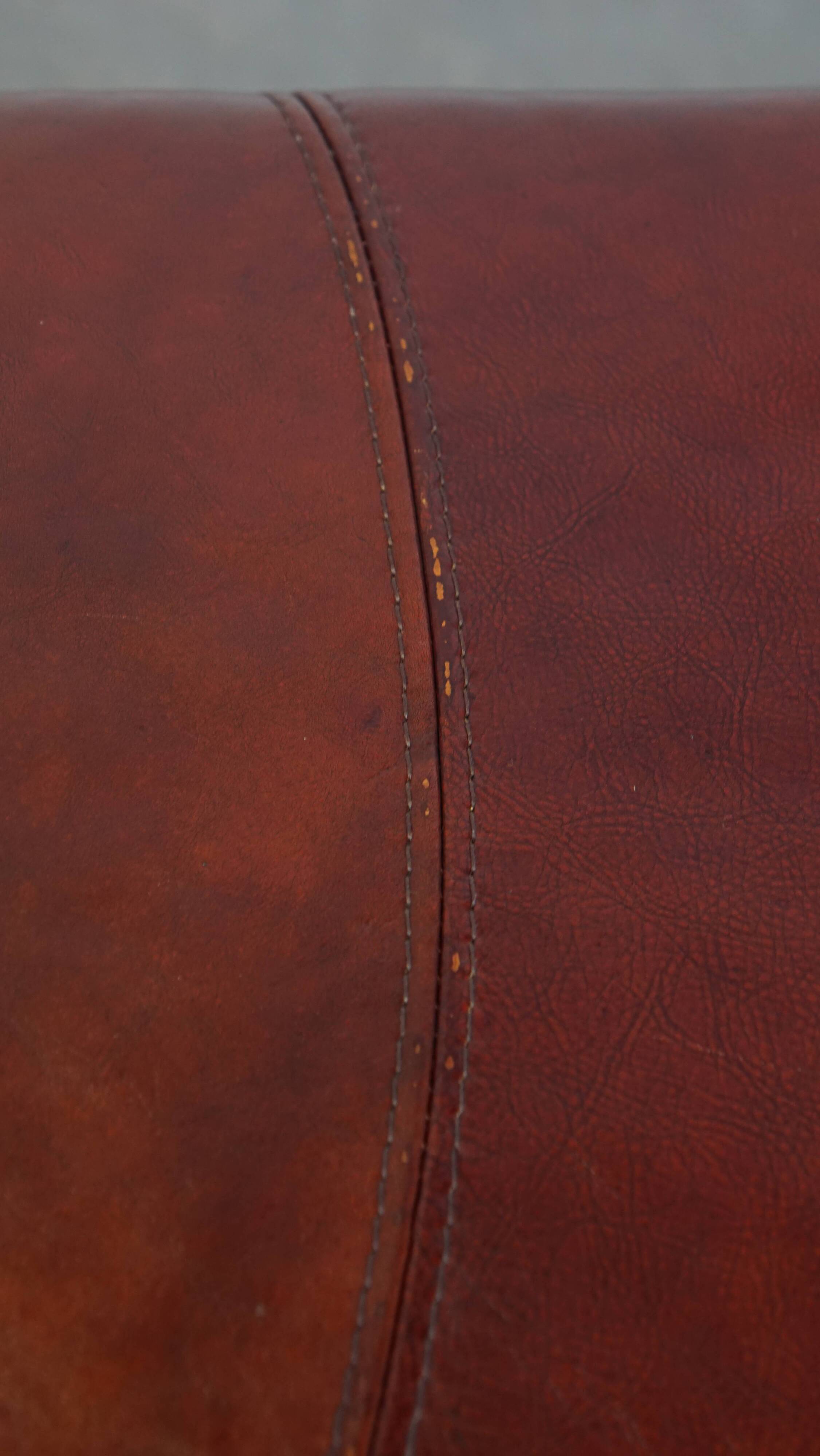 Ottoman couleur cognac en cuir de vachette