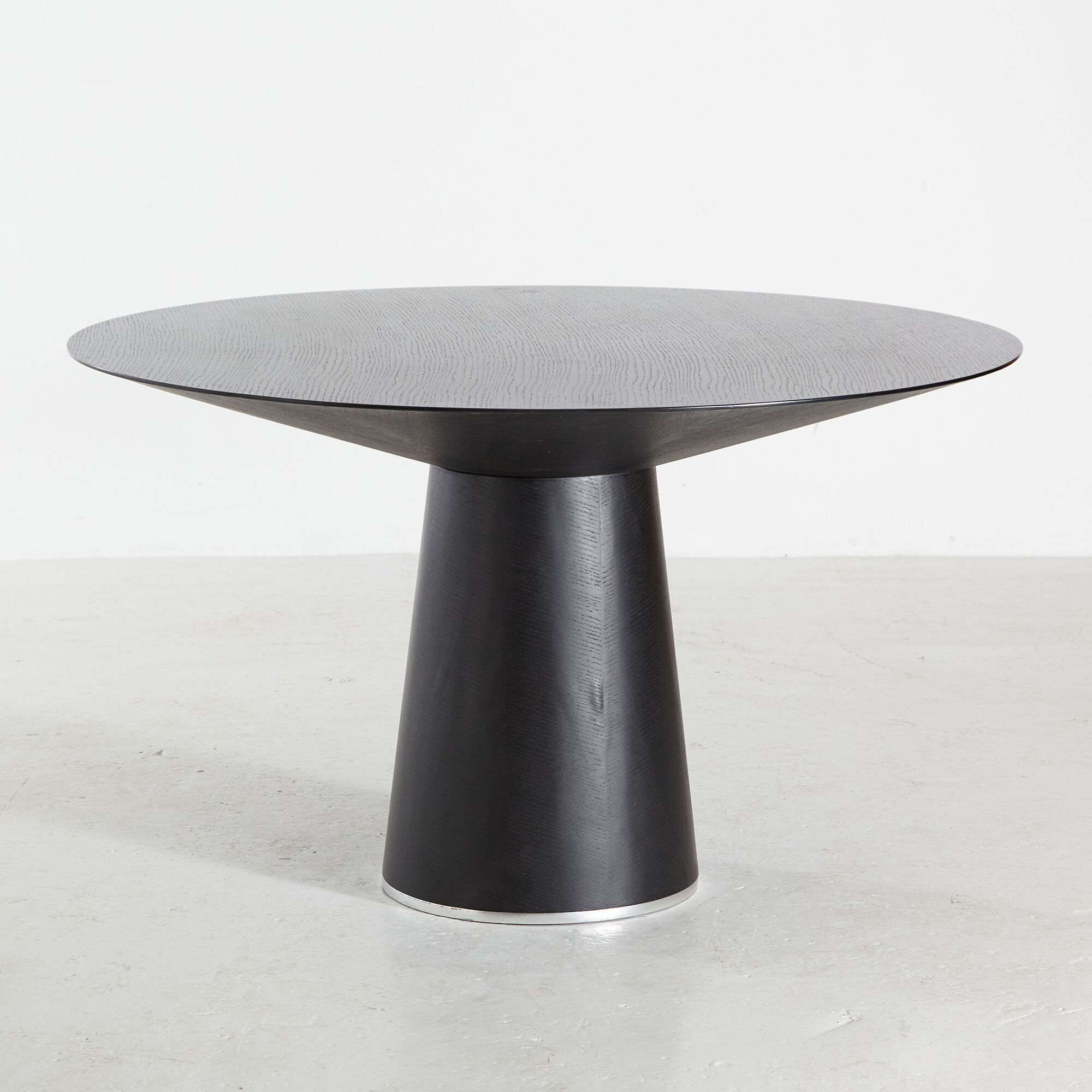 BoConcept Amari dining table