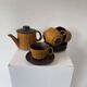 Ceramano tea service "Epsilon" from the 1960s with a raised geometric pattern.