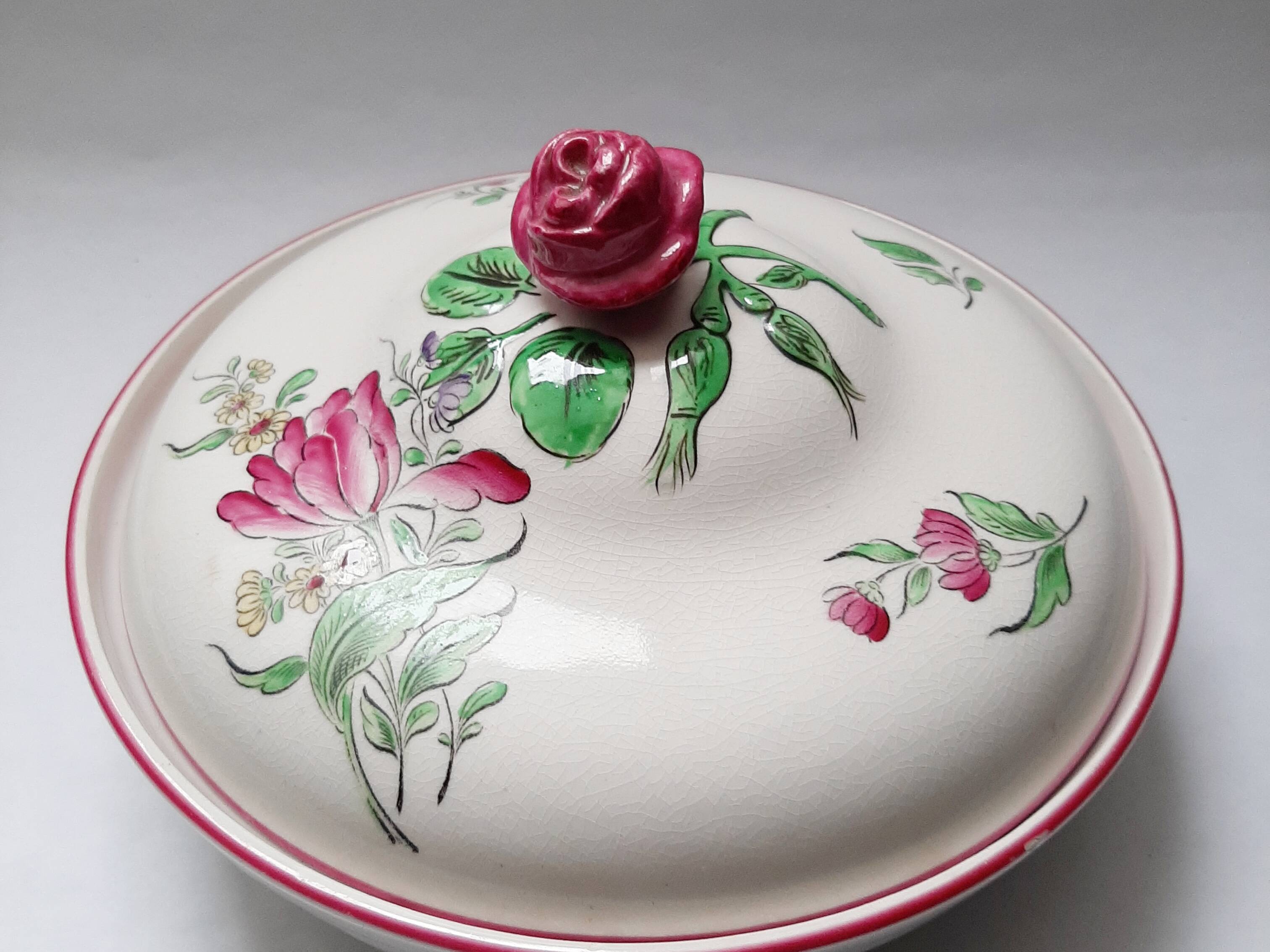 Large sweet jar in Lunéville earthenware.