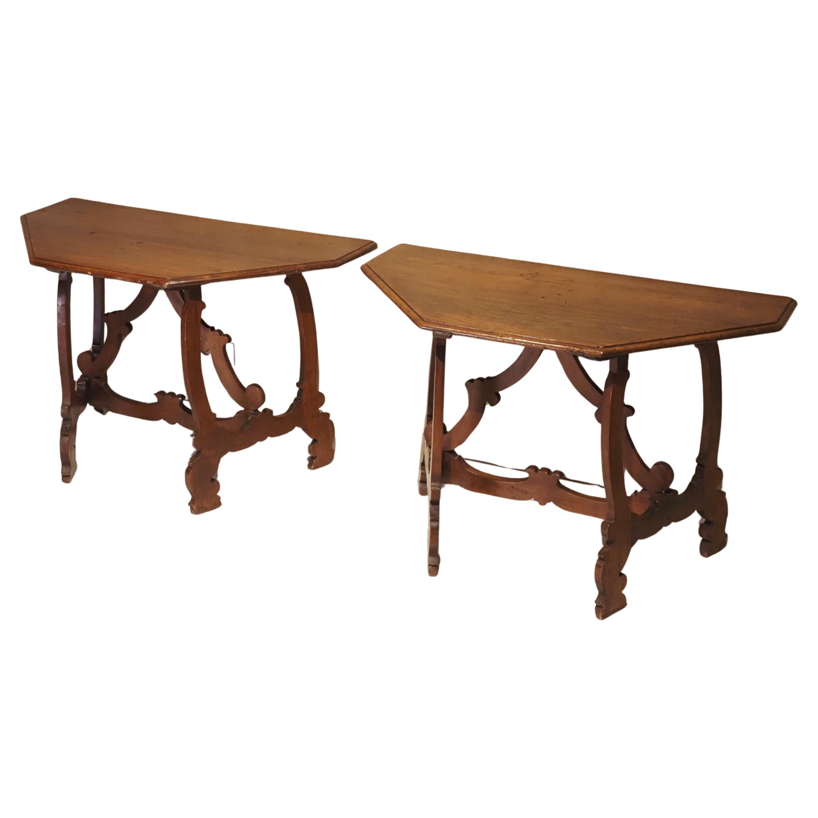 Pair of Italian consoles from the 18th century.